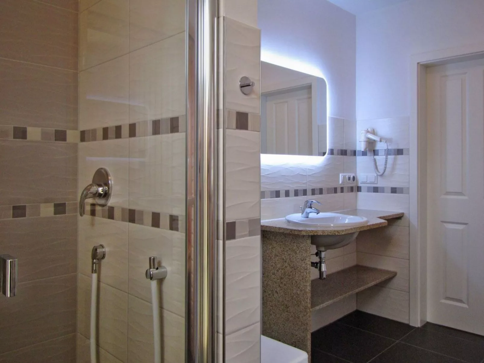 Villa Lhamo-Image-tags.info