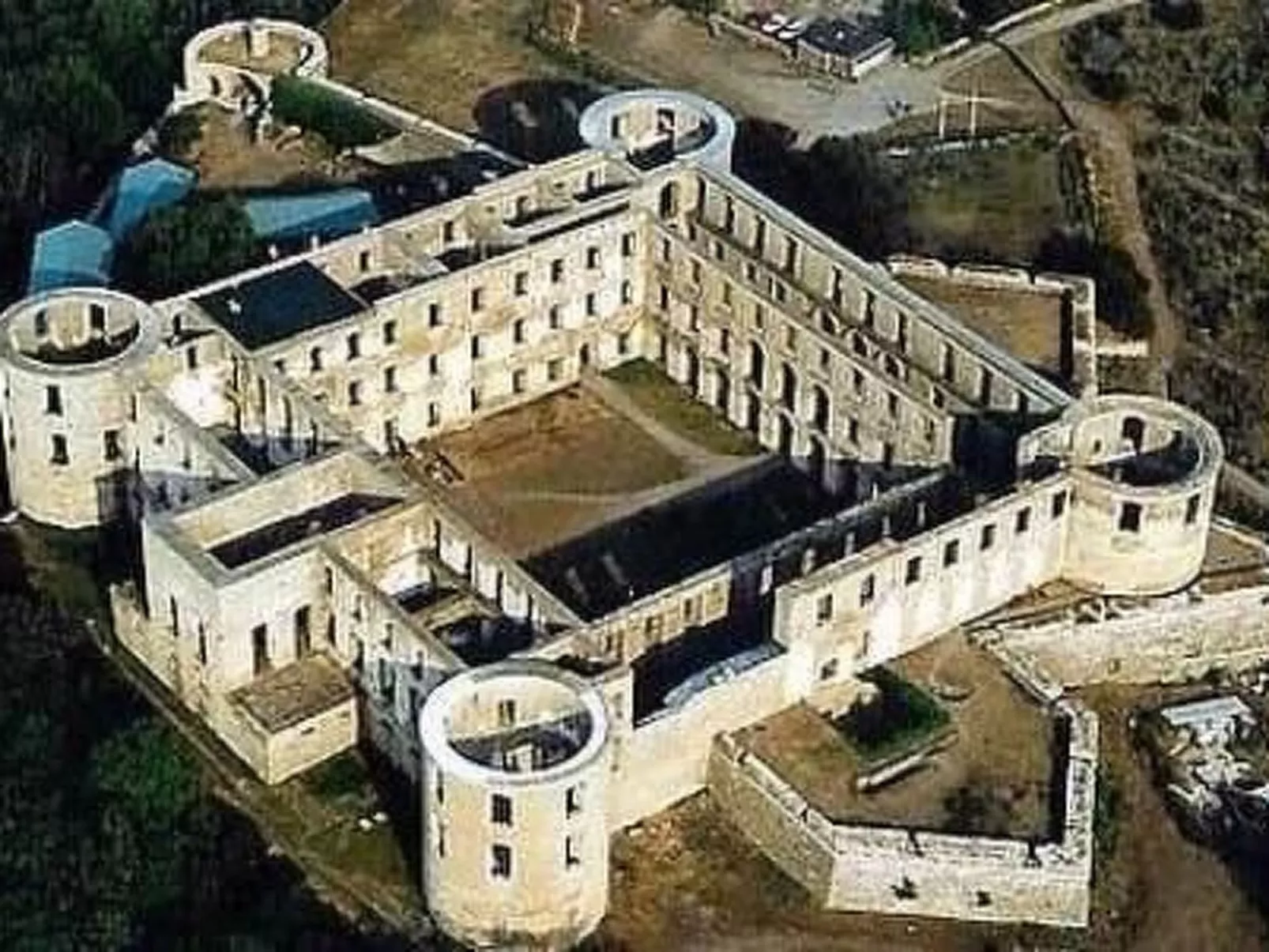 In Drag mit Möblierter Terrasse-Buiten