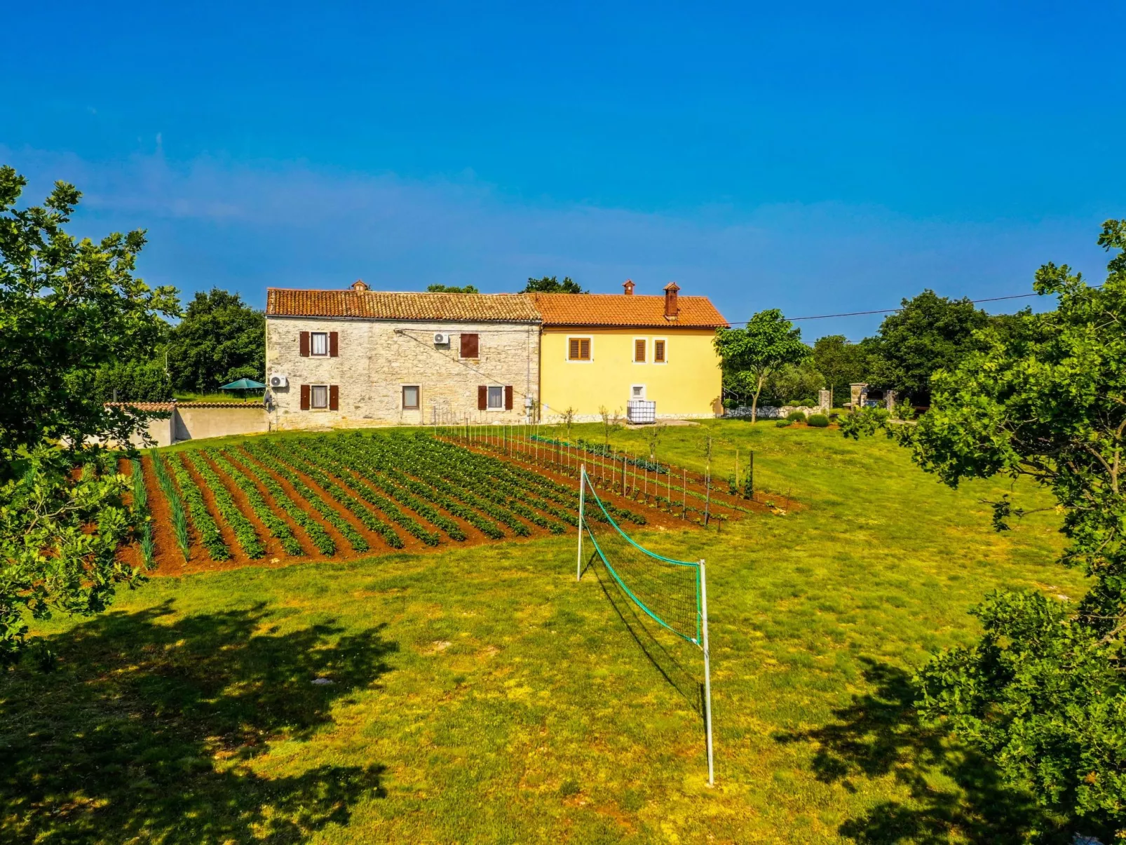 Schönes Haus mit großer grüner Umgebung, Pool-Buiten