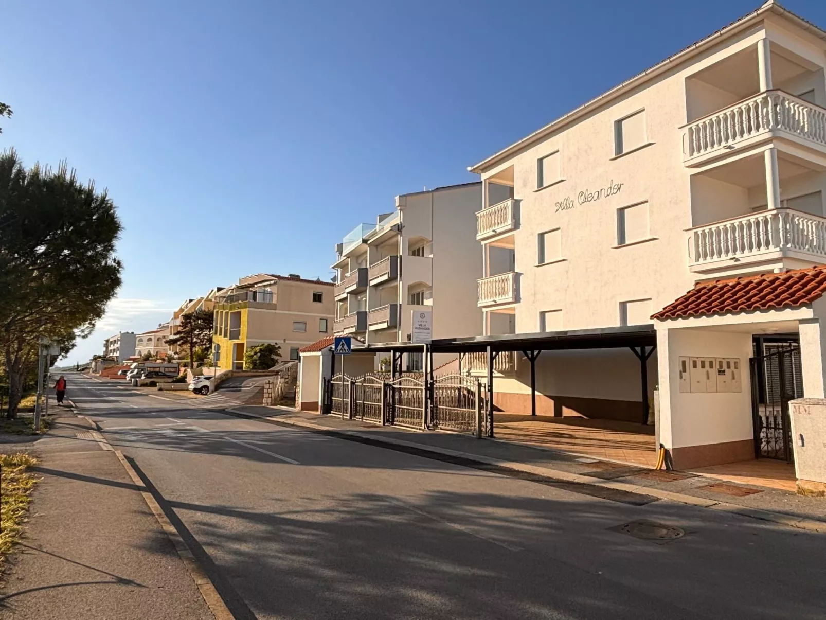 Wohnung mit Balkon und Meerblick - Buiten