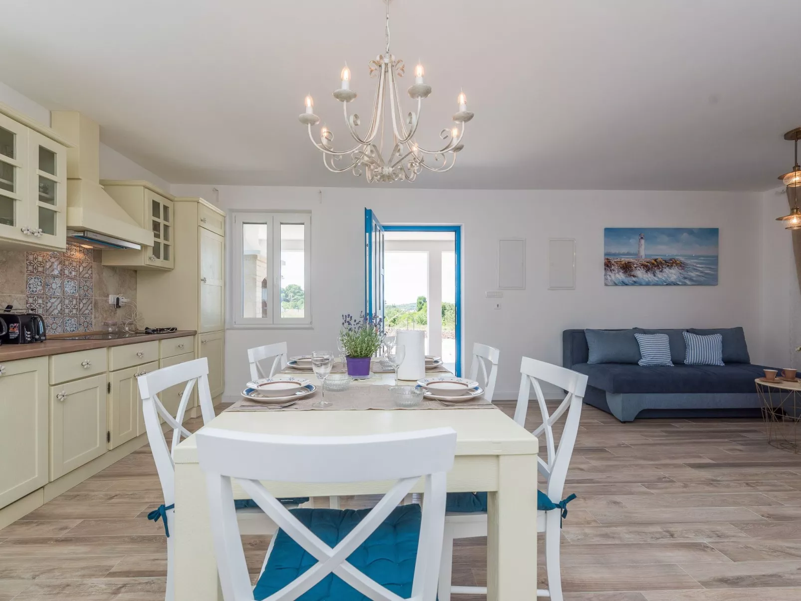 "Ivana" mit Blick auf das Wasser-Binnen