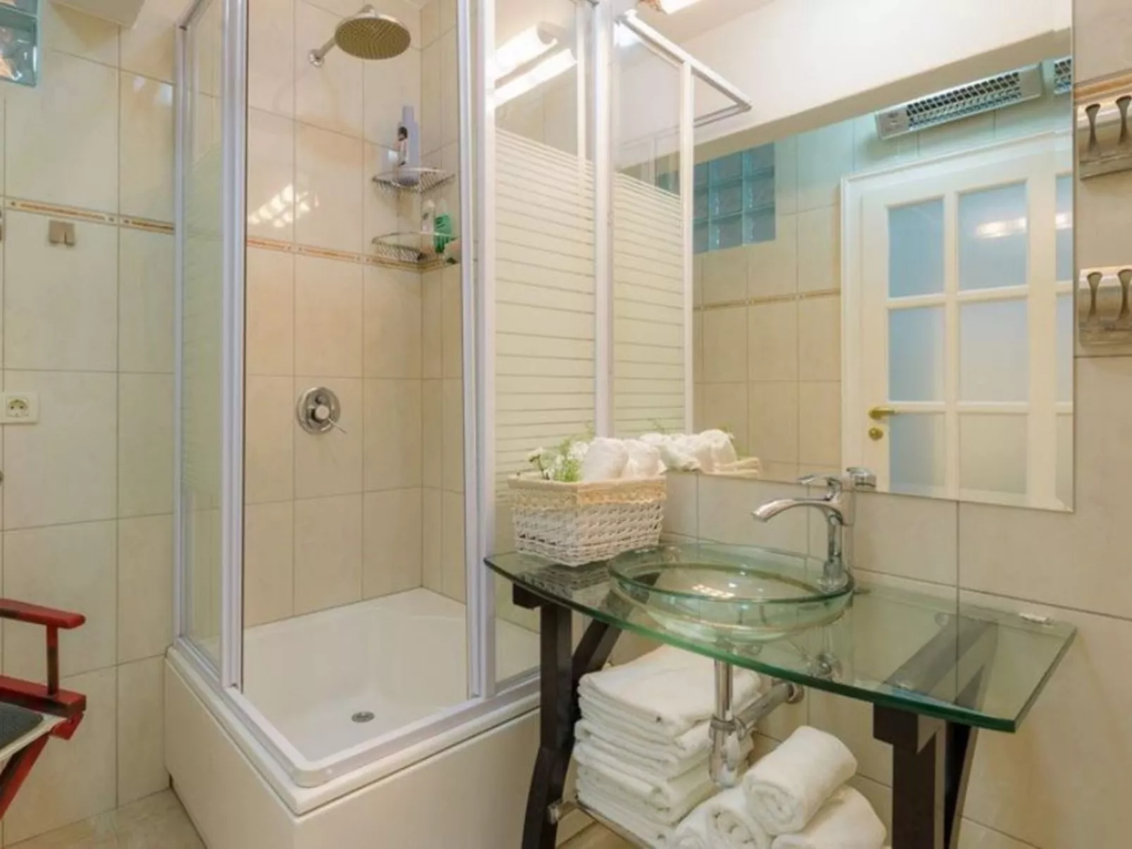  Angelina mit Pool & Sauna-Binnen