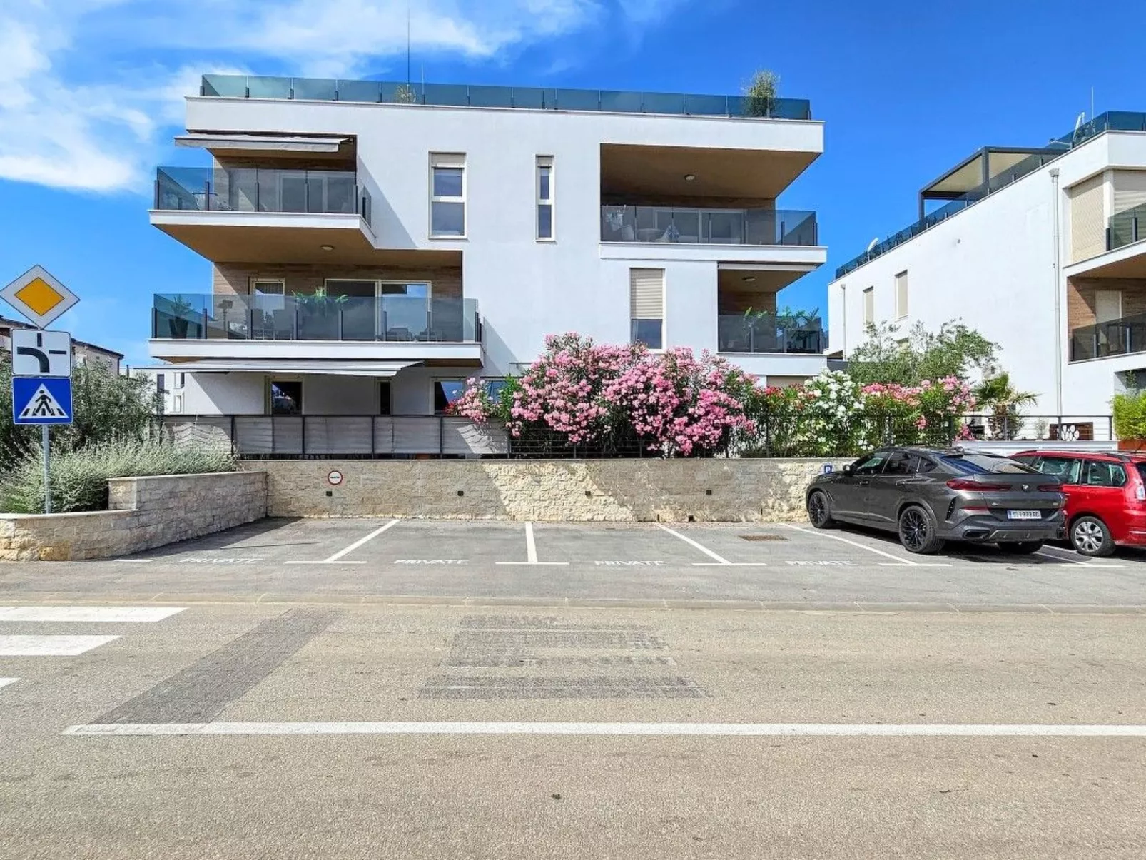 Green Oasis mit Schwimmbad-Buiten