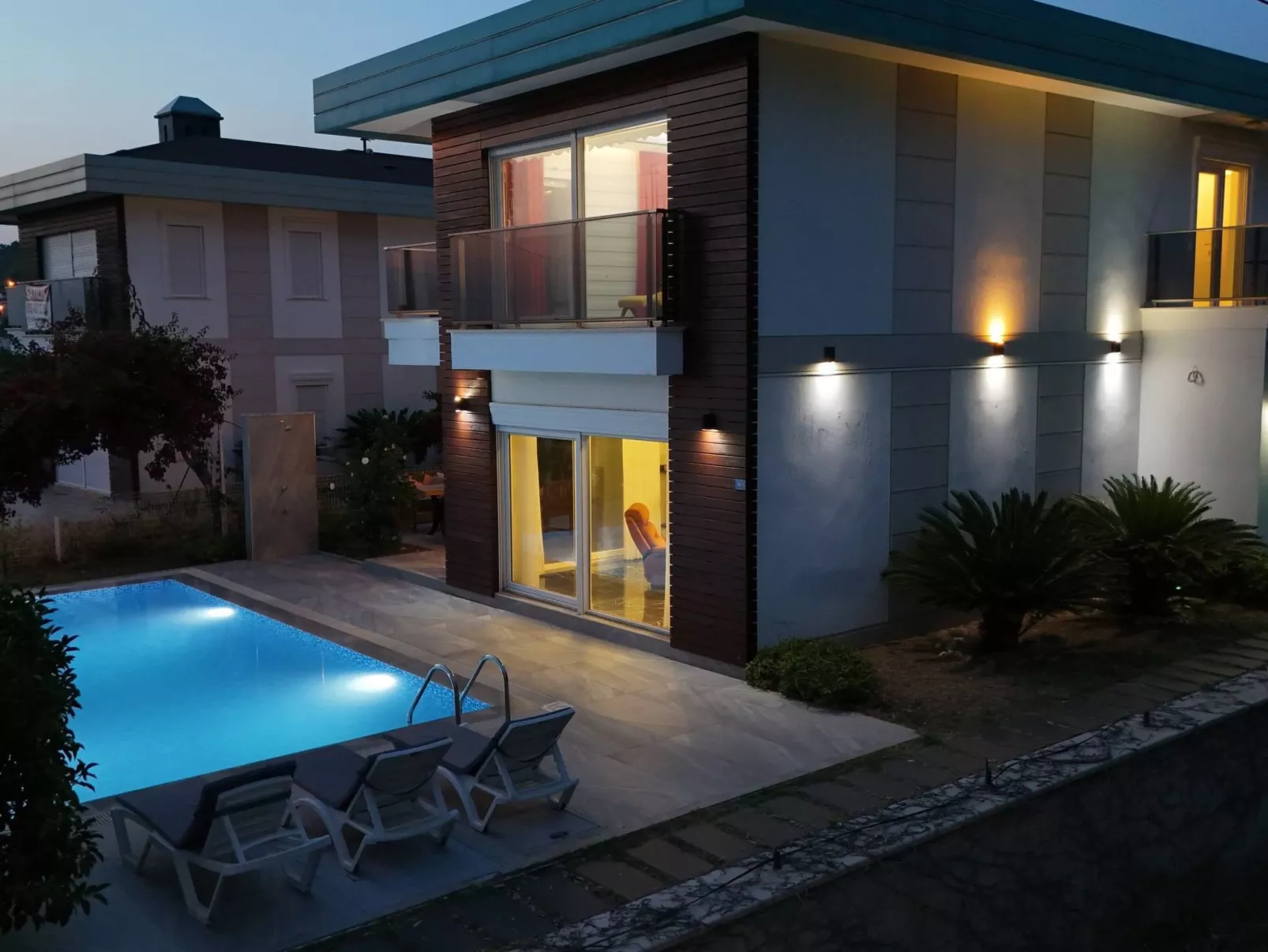 Genießen Sie Ihre sonnige Reise mit "NarVilla"-Image-tags.info