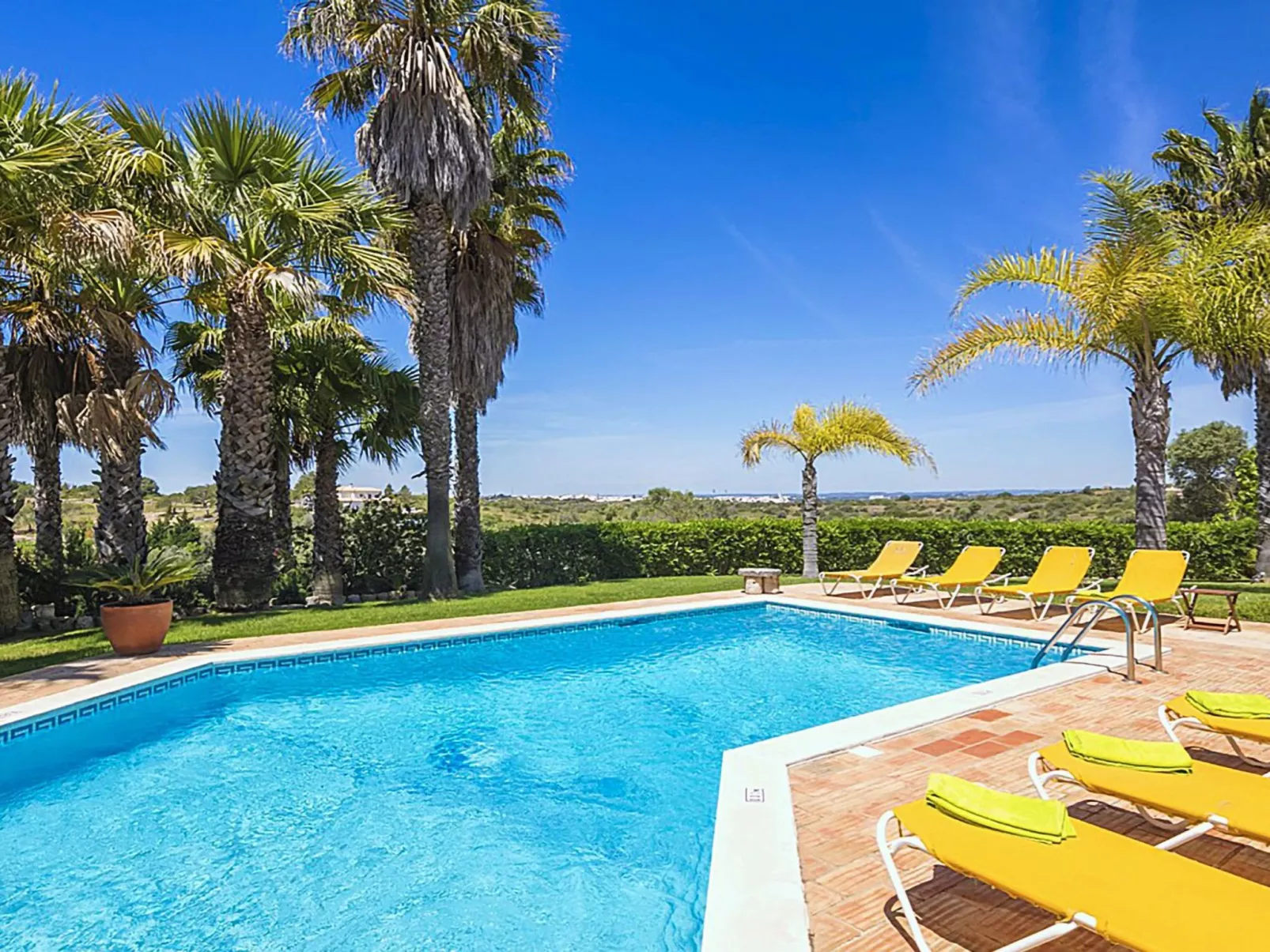 Luxuriöse Villa - Privater Pool und schöner Garten-Buiten