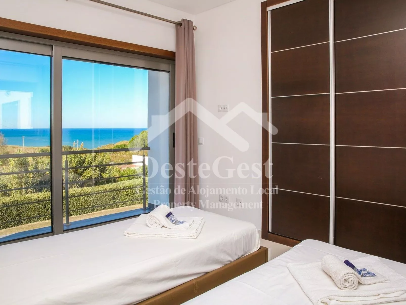 Villa Azinhança do Mar-Image-tags.info