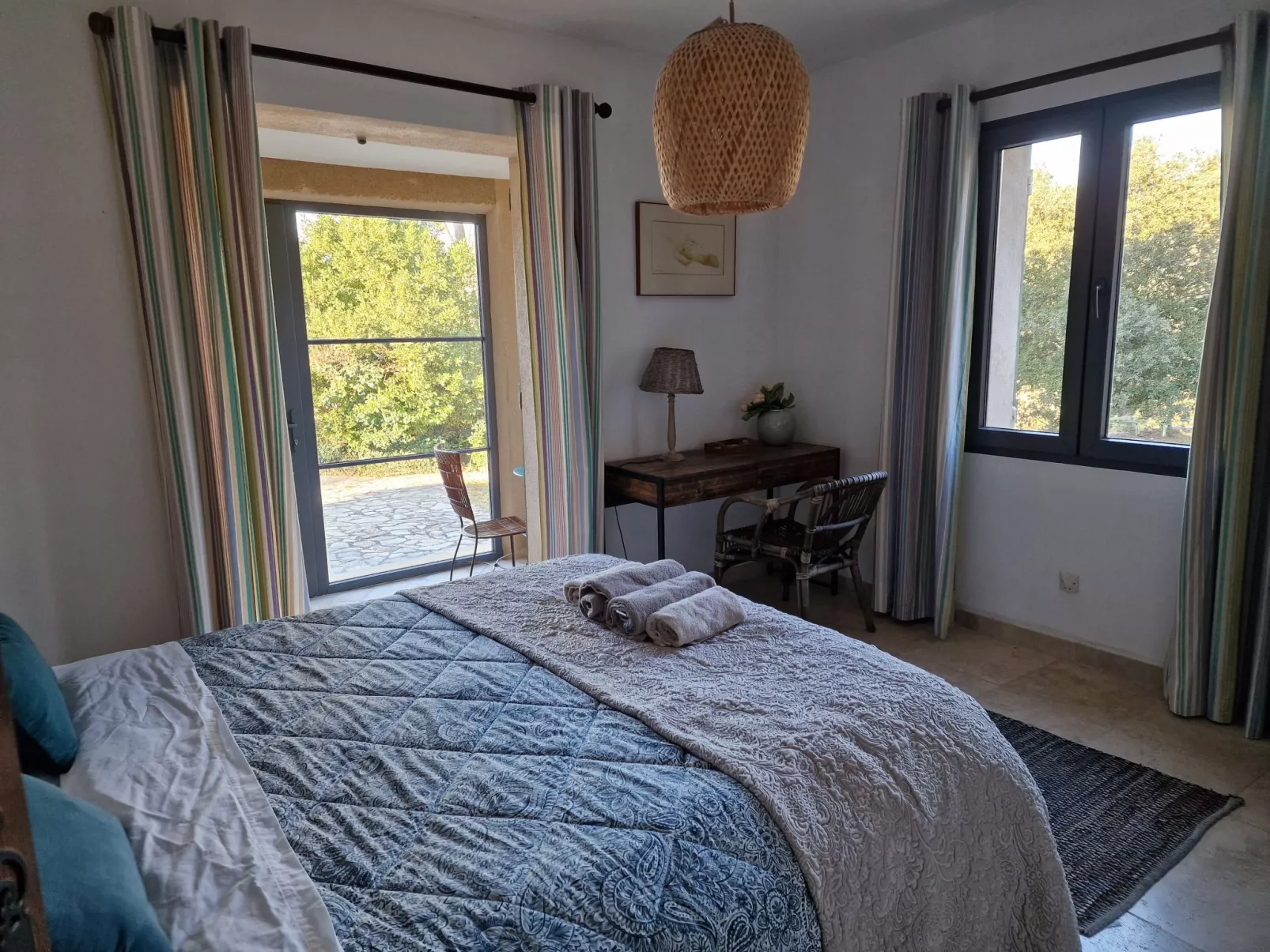 Klimatisiertes Mas Les Heures Bleues mit Pool - Binnen