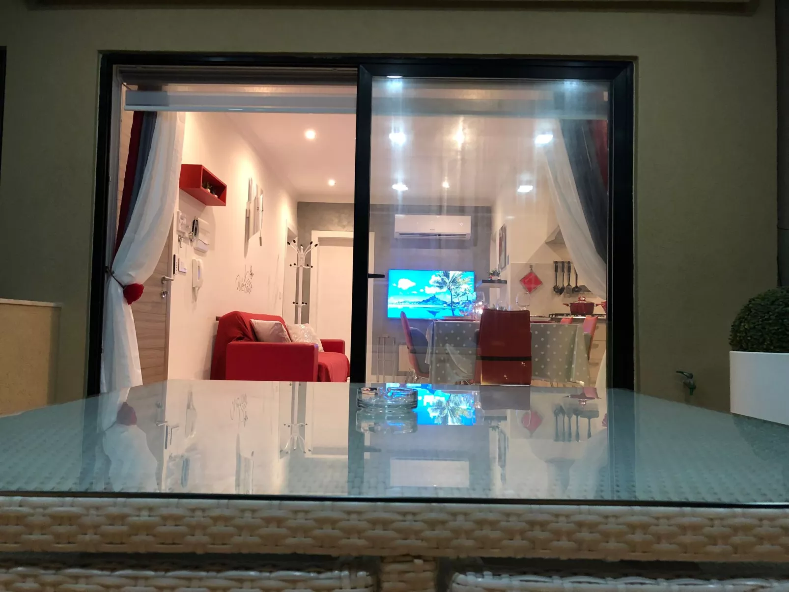 Klimatisierte Wohnung mit Grill und Terrasse-Image-tags.info