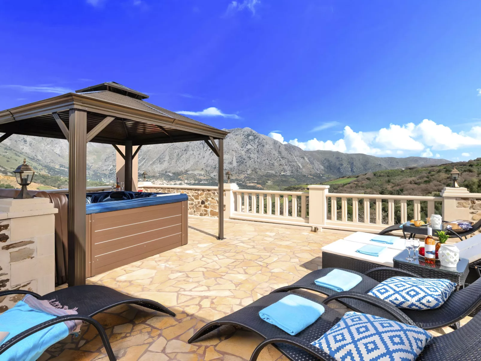 Petralis Luxus Villa Pool Whirlpool-Buiten