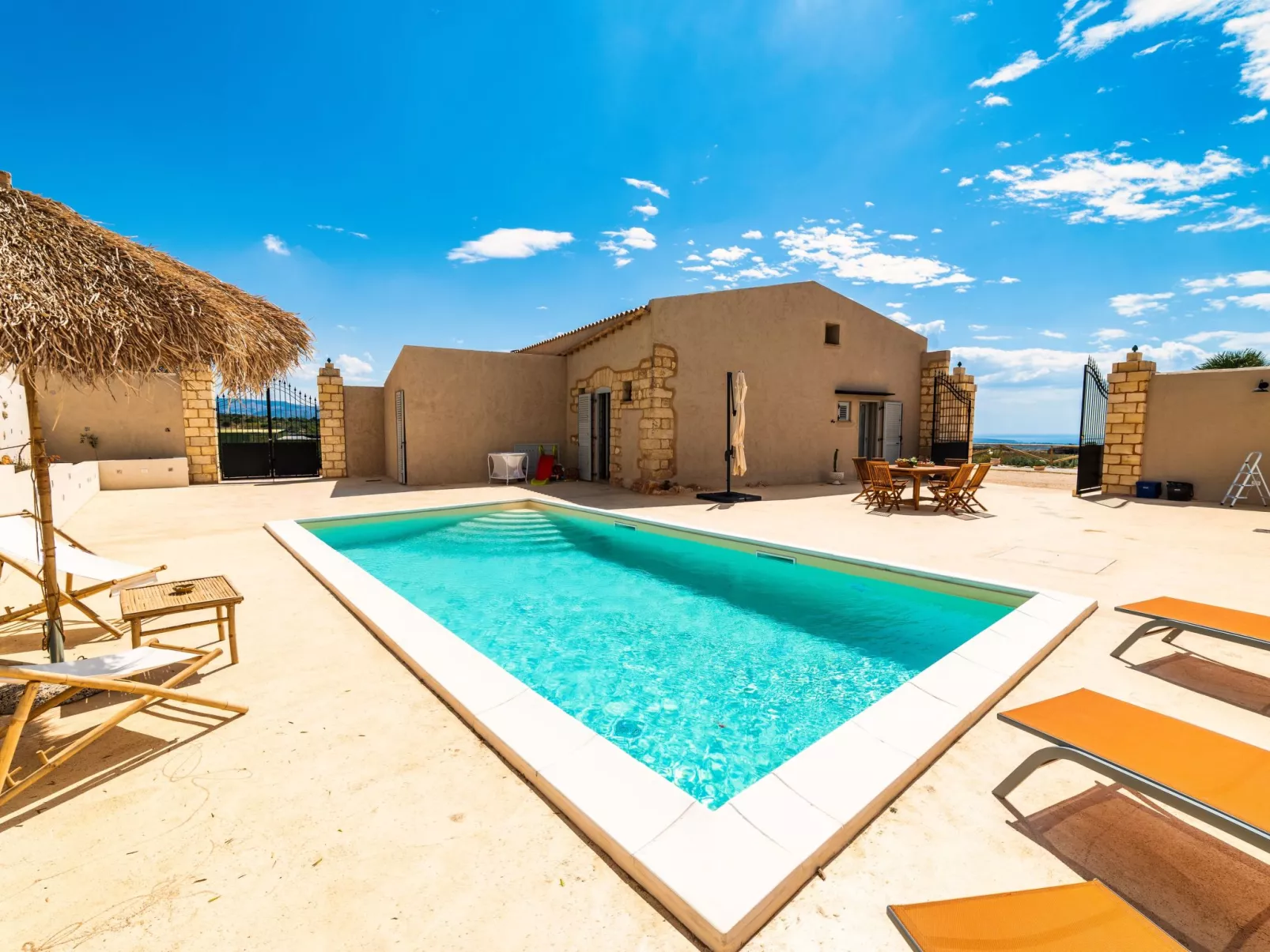 Zwei Einheiten, Luxus, Schwimmbad, Gemüsegarten-Buiten