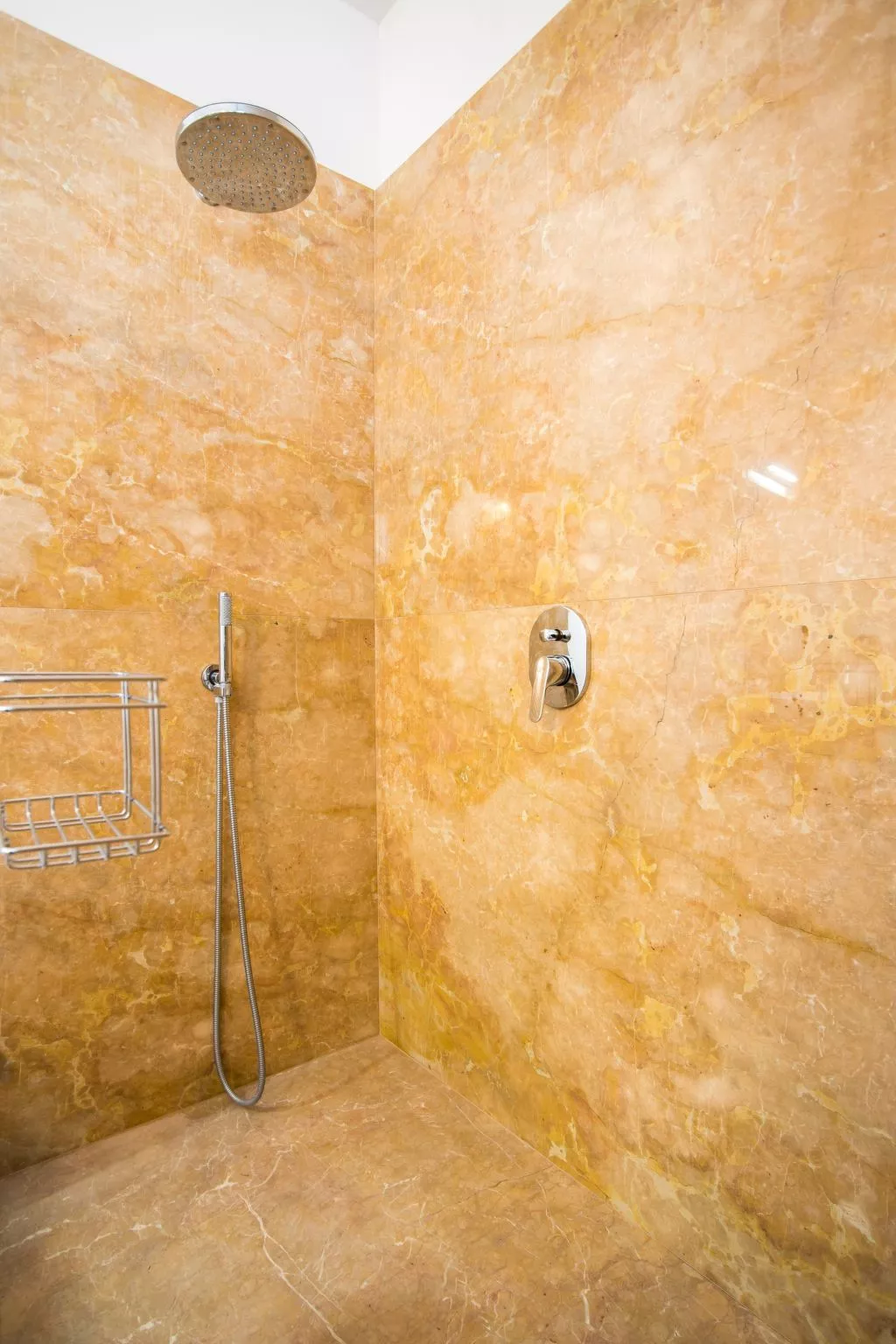 Anwesen mit Garten, Grill und Terrasse-Binnen