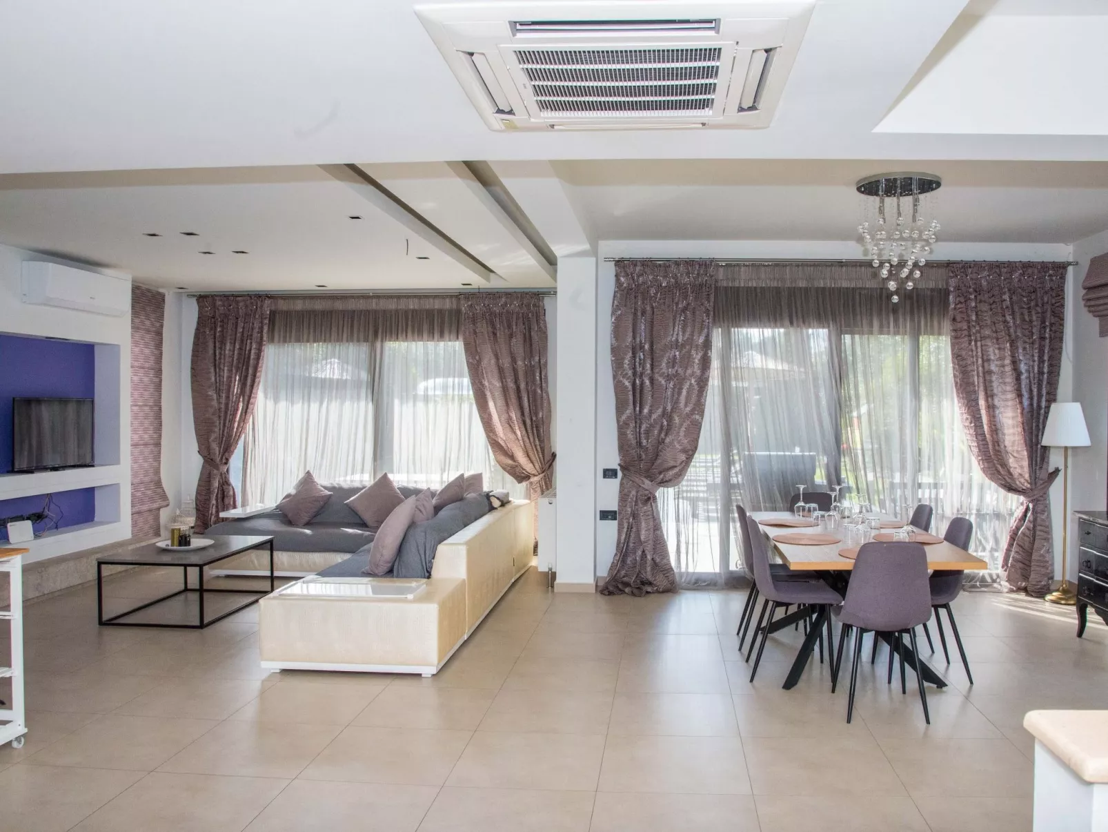 Luxuriöse Ferienvilla Elena-Binnen