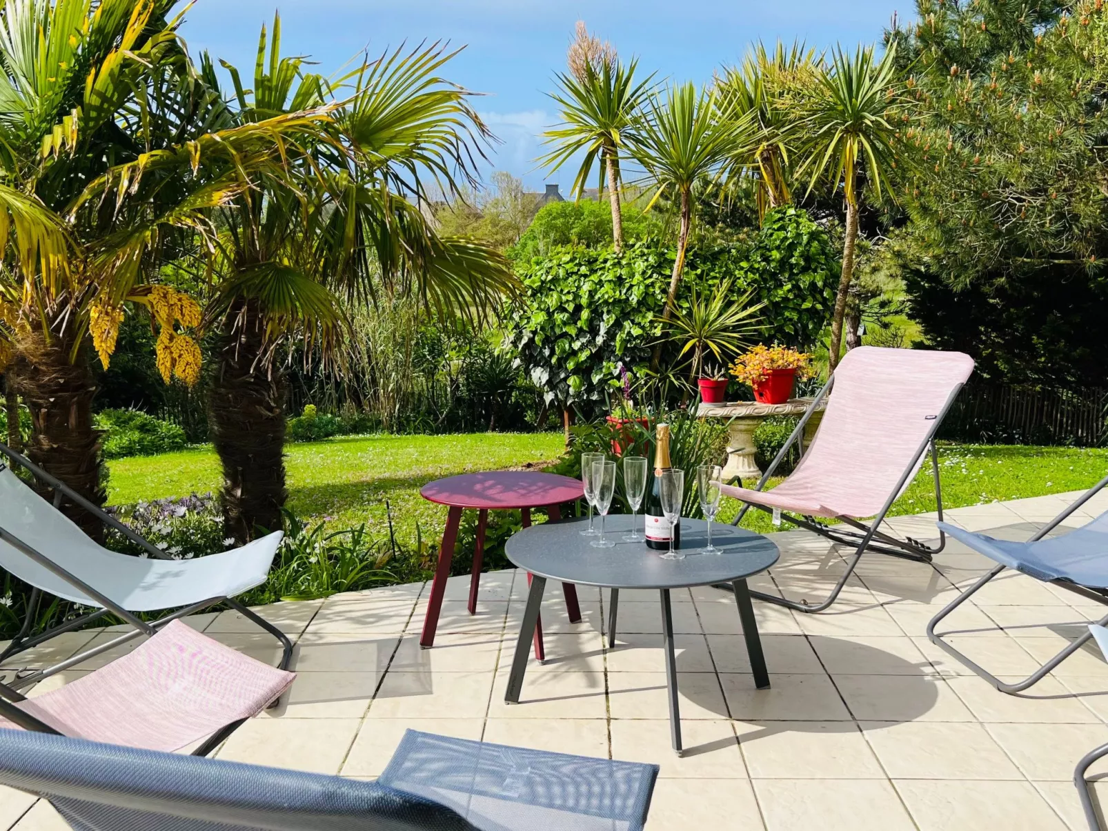 Prächtige Villa mit exotischem Garten, Strand 200m entfernt