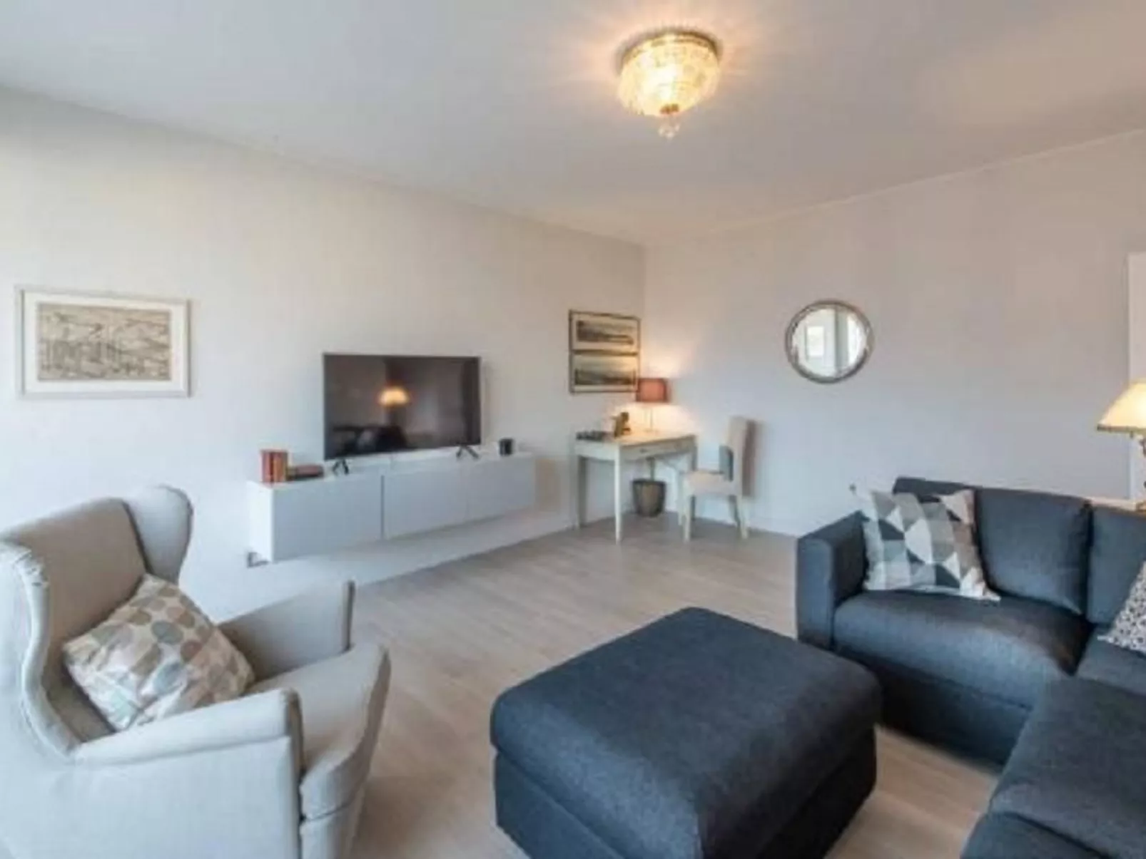 Elegante Penthouse-Wohnung mit Seeblick-Binnen