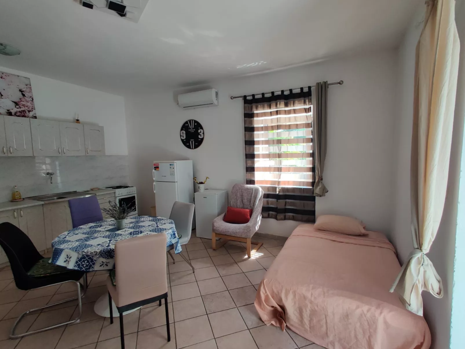 2 mit Parkplatz, Wifi, Ac-Binnen