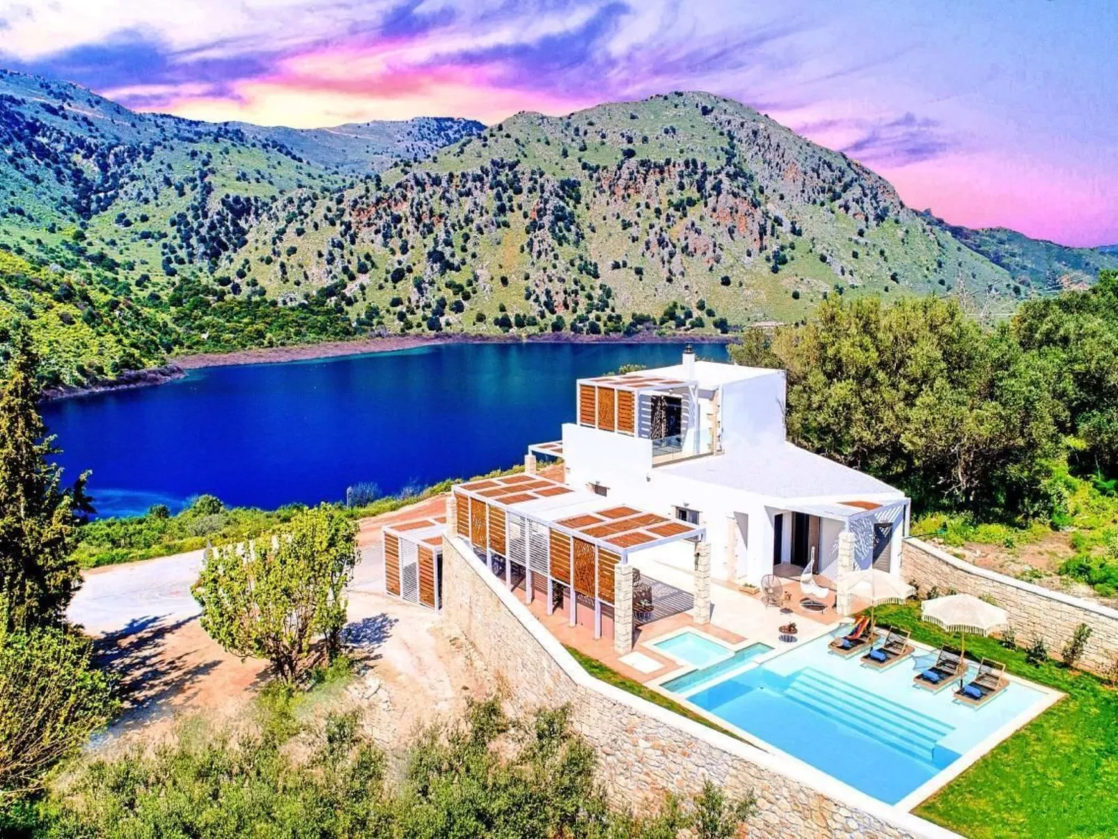 "Blue Lake Villa"-Image-tags.info