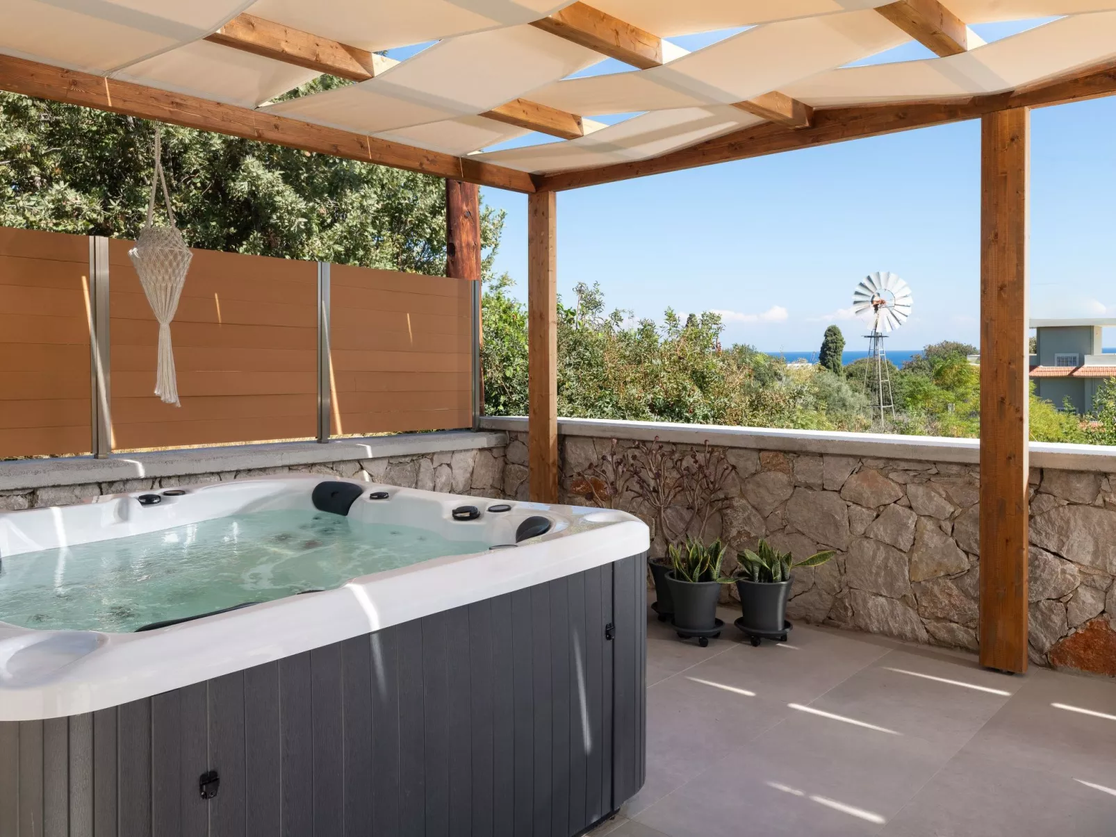 Schöne Pool-Villa Terpsis-Buiten