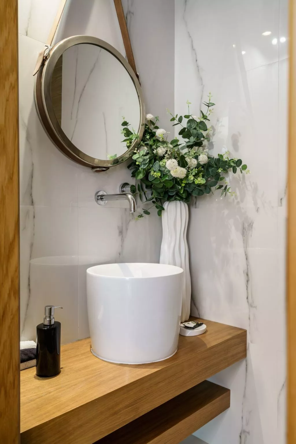 Lux-Villa mit Innen- und Außenpool, BBQ und Fitnessraum-Binnen