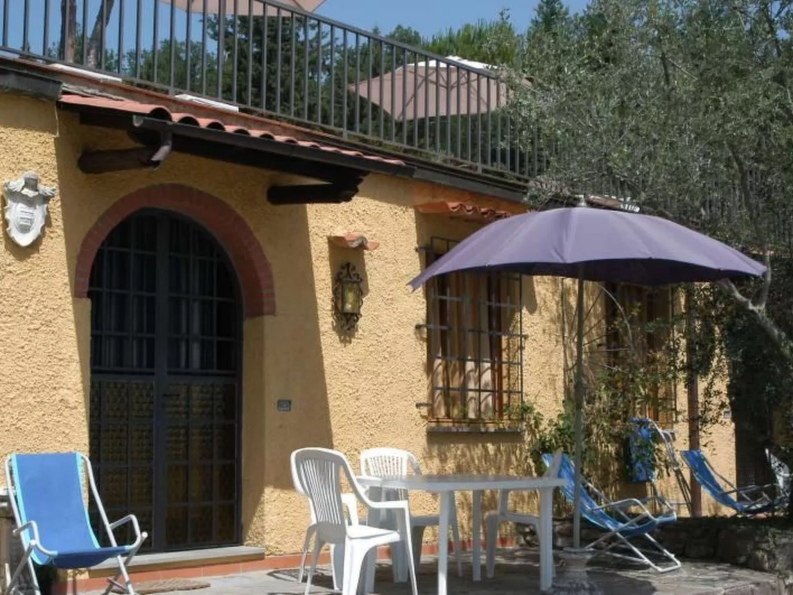 Komfortable Wohnung mit eigener Terrasse-Buiten