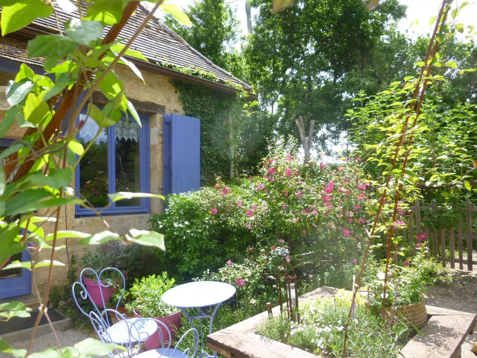 Komfort, Ruhe, privater Pool, EV-Ladestation-Buiten