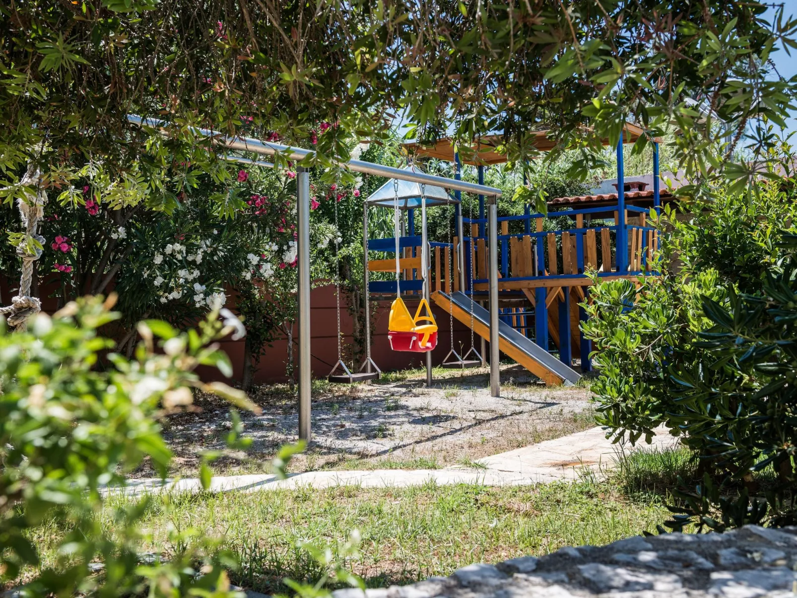 Mit gemeinschaftlichem Pool-Buiten