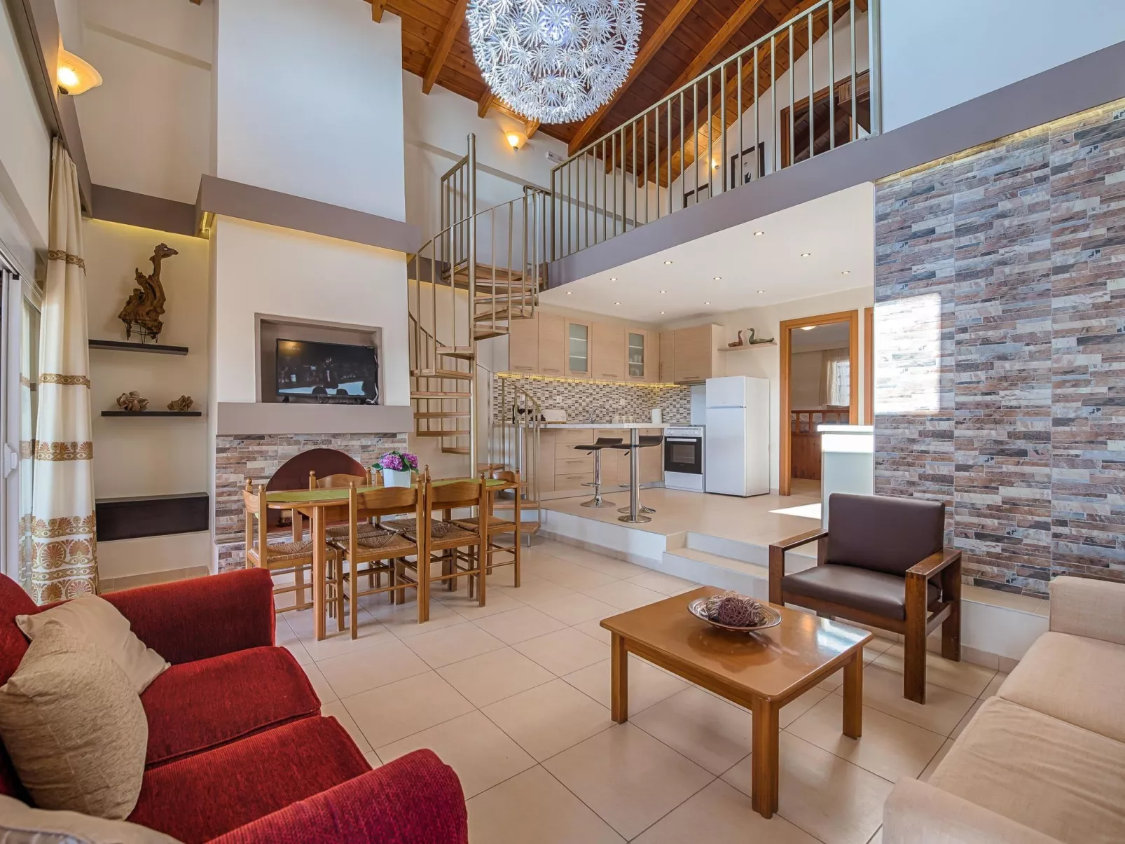 Villa Fay mit privatem Parkplatz in Lardos-Binnen