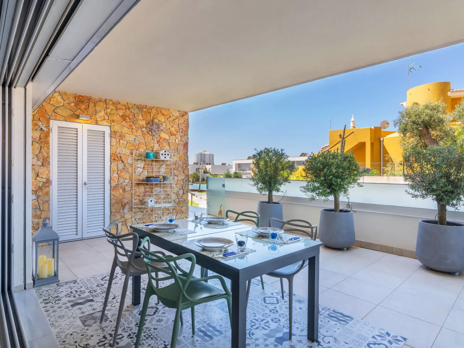 Garten Design brandneue Wohnung mit Pool-Image-tags.info