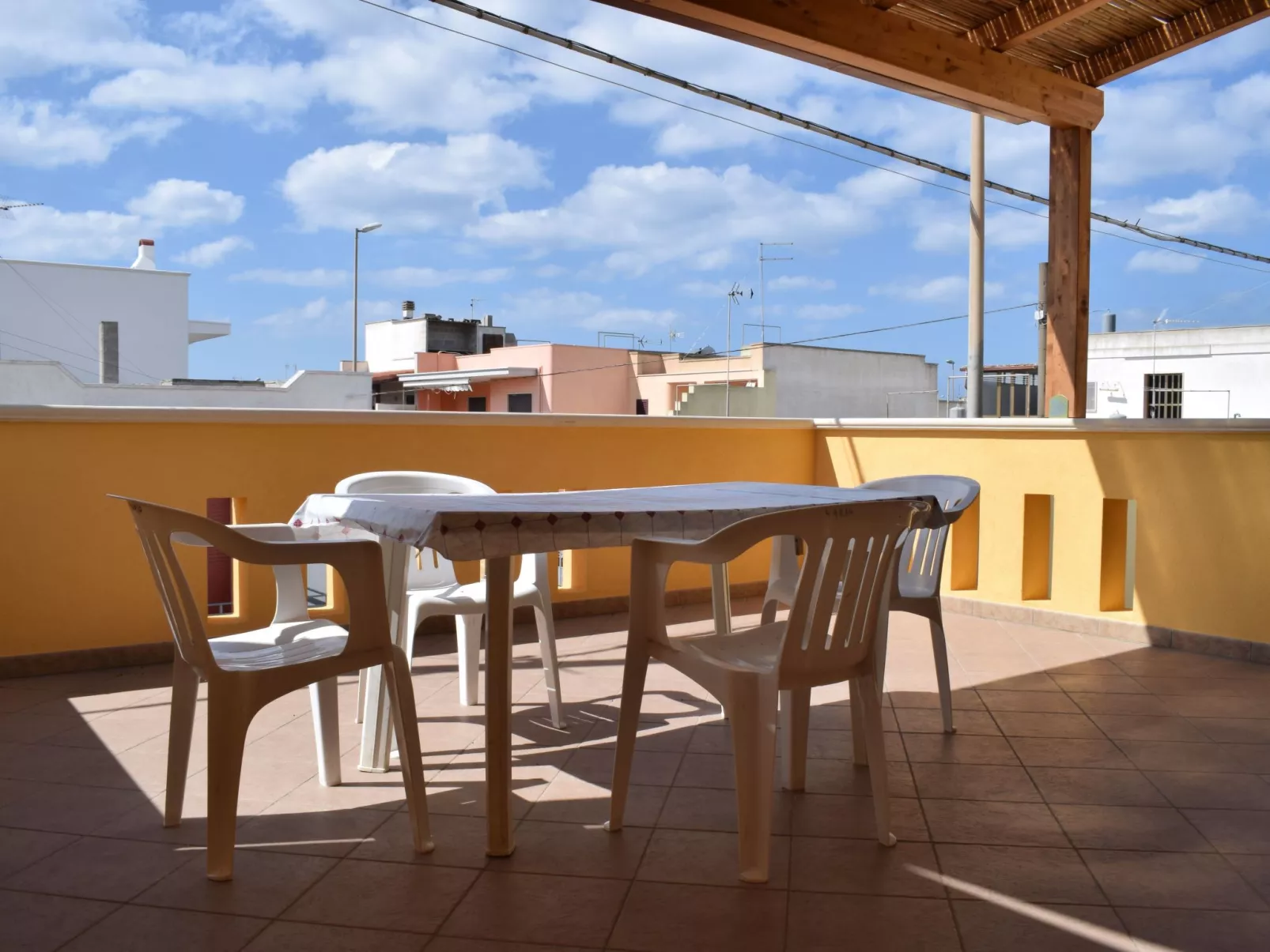 Wohnung 'Beccaria' mit Balkon-Buiten