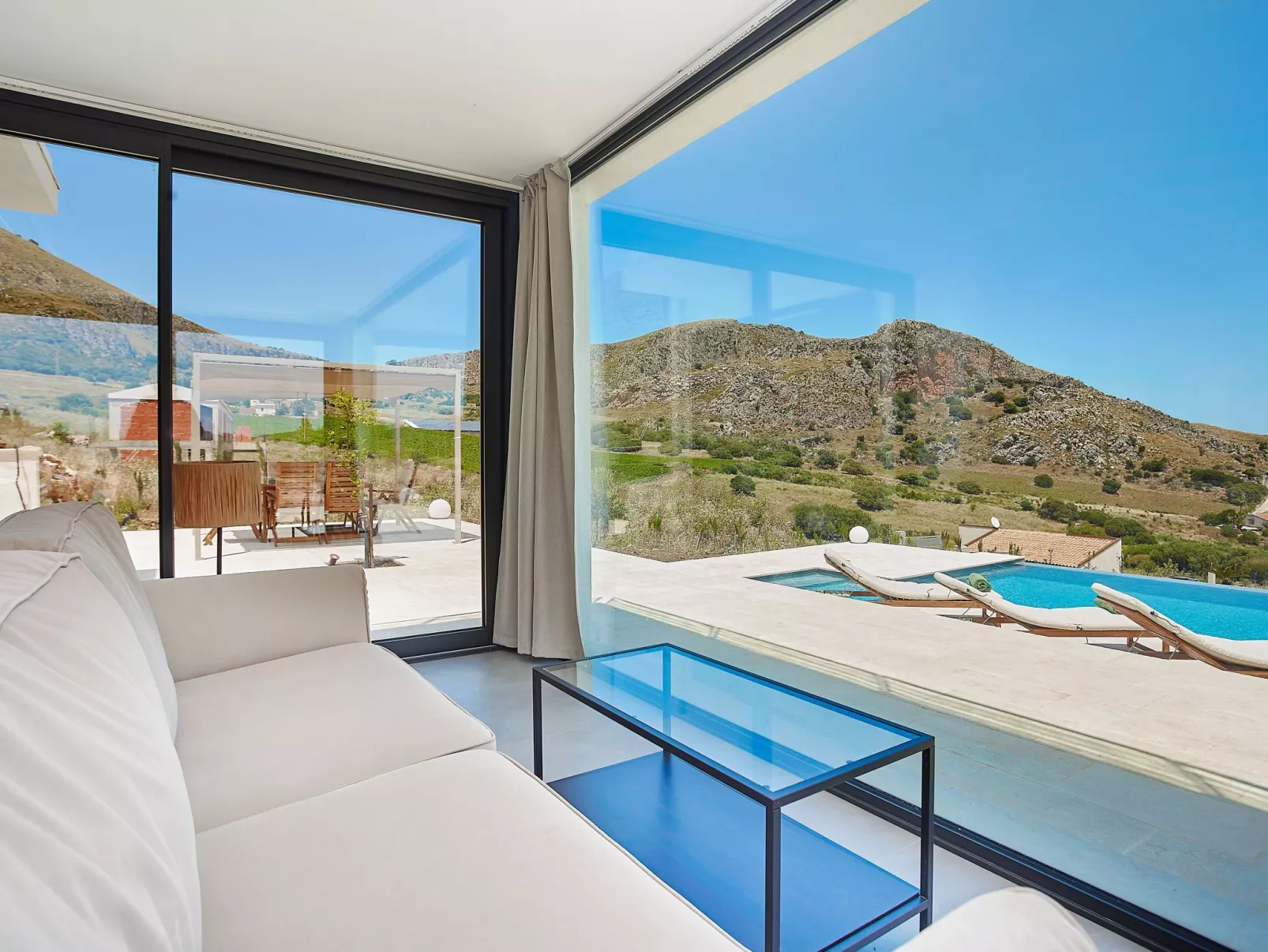 'Villa Muntaja' mit privatem Pool-Binnen