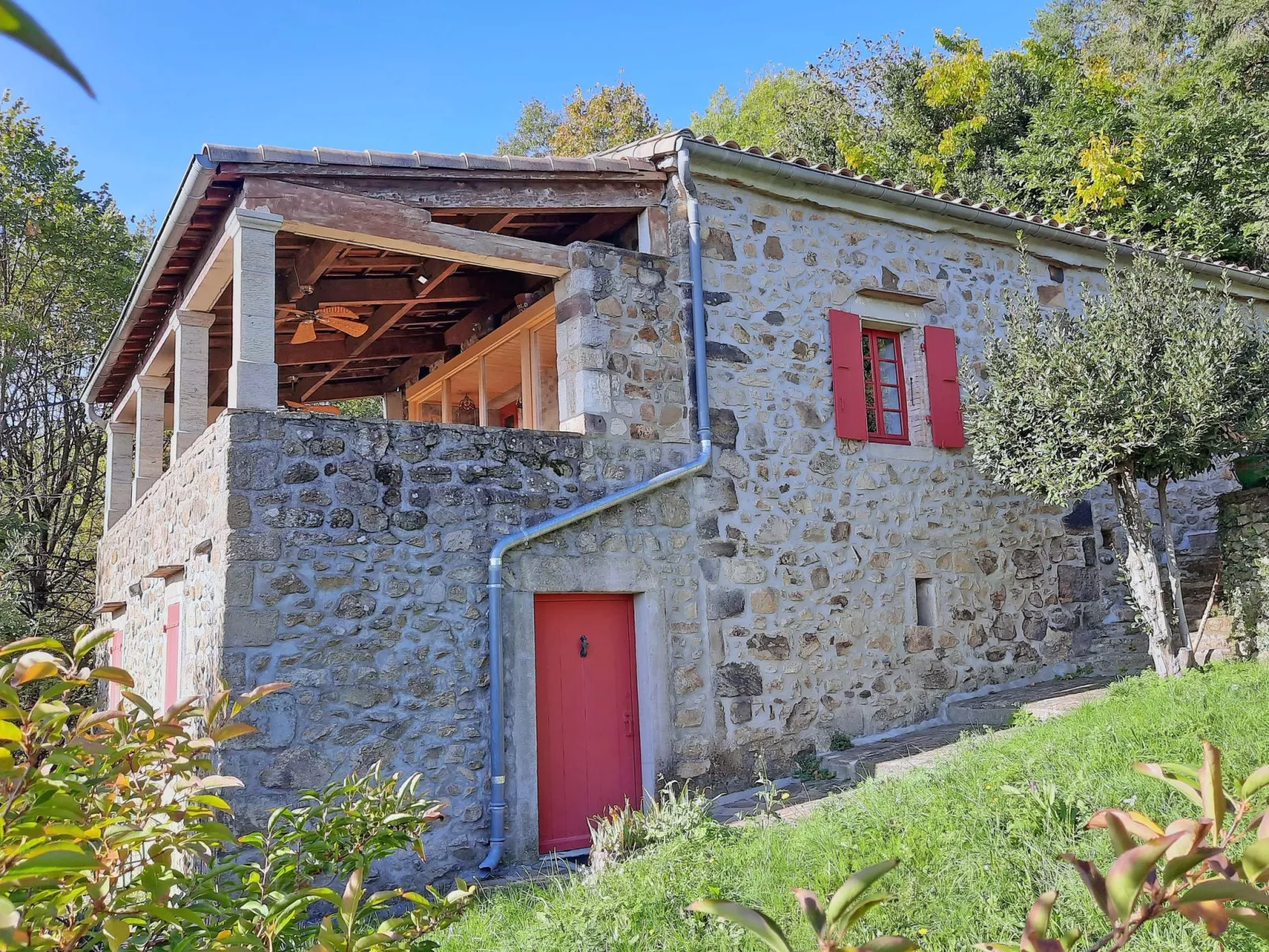 Klimatisiertes Ferienhaus mit Pool-Buiten