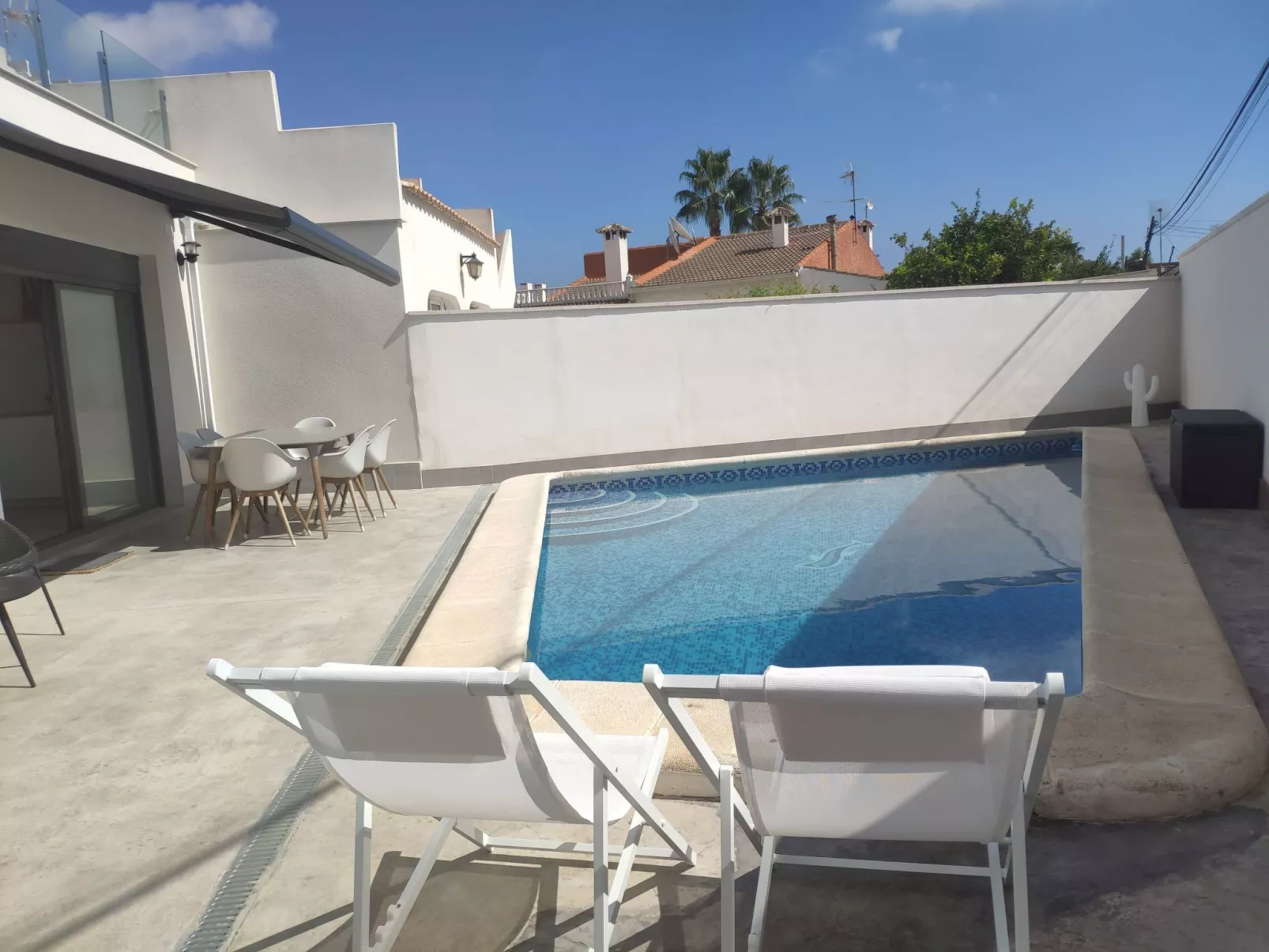 "Arenas house" mit Pool-Buiten