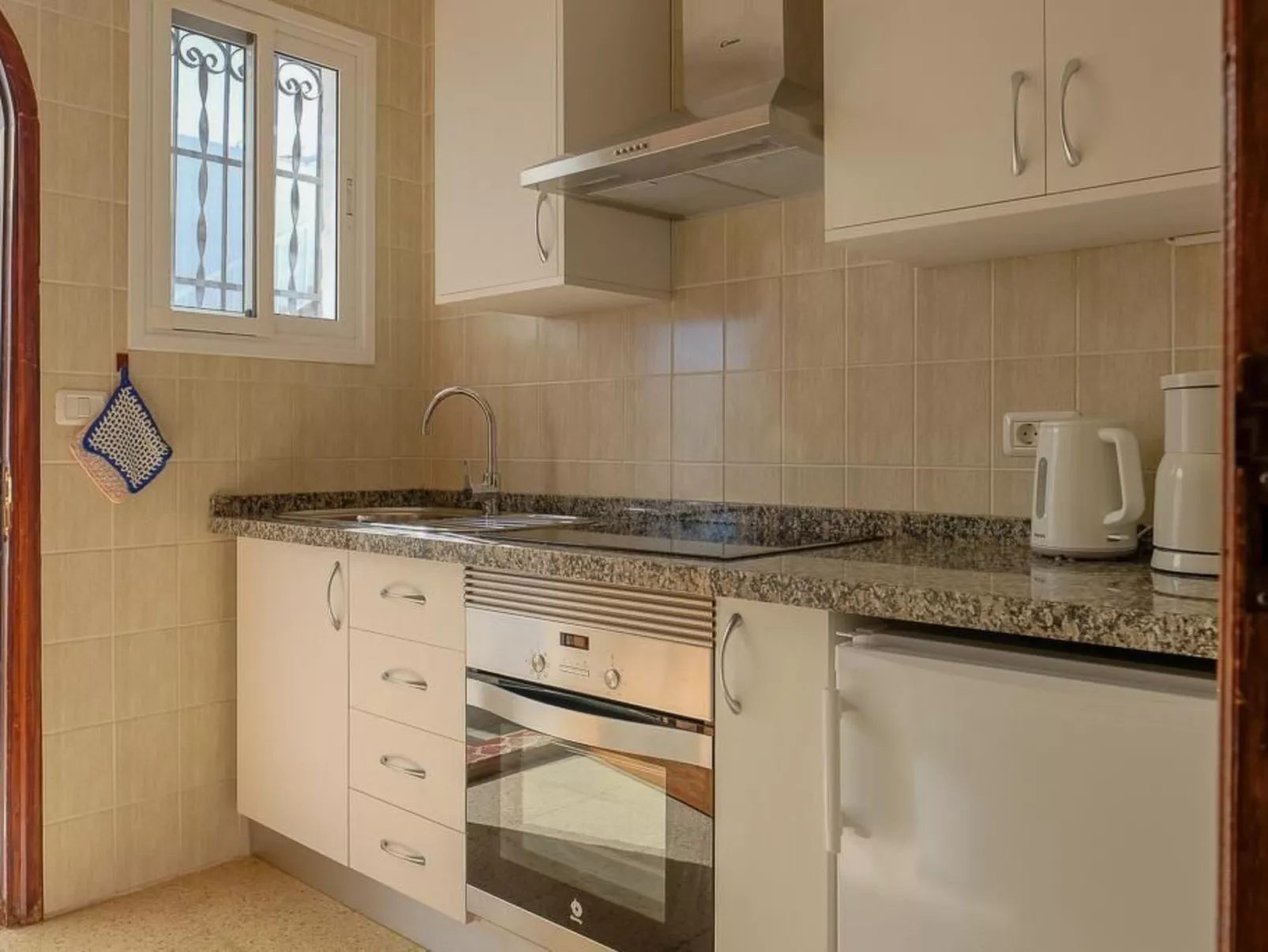 Strandnahes Haus mit Terrasse zum Sonnenuntergang - Binnen