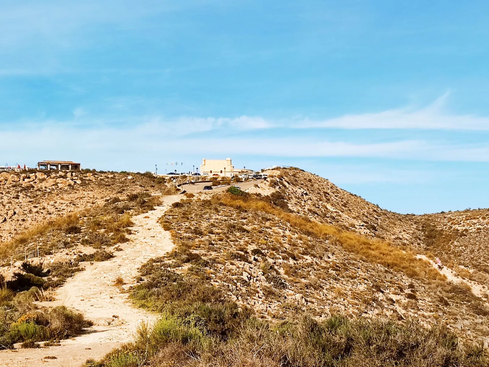 La Invincible Terreros in der 1. Reihe des Strandes-Buiten