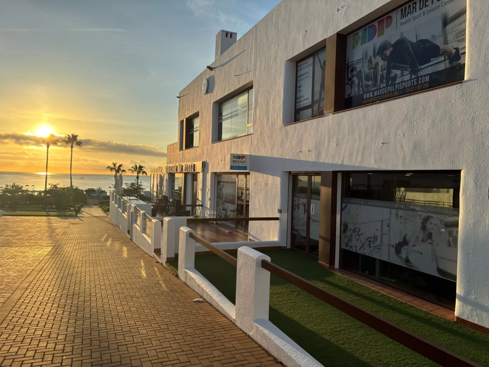 Entspannungs- und Aktivitätsumgebung - E-Ladegerät-Buiten