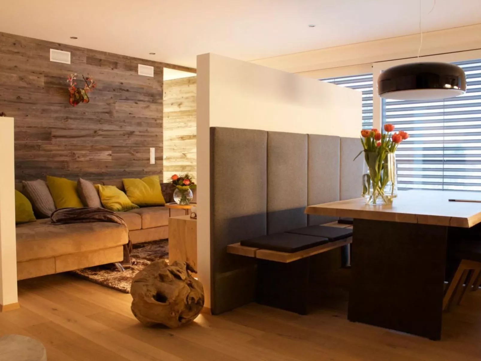 Apartment mit Balkon