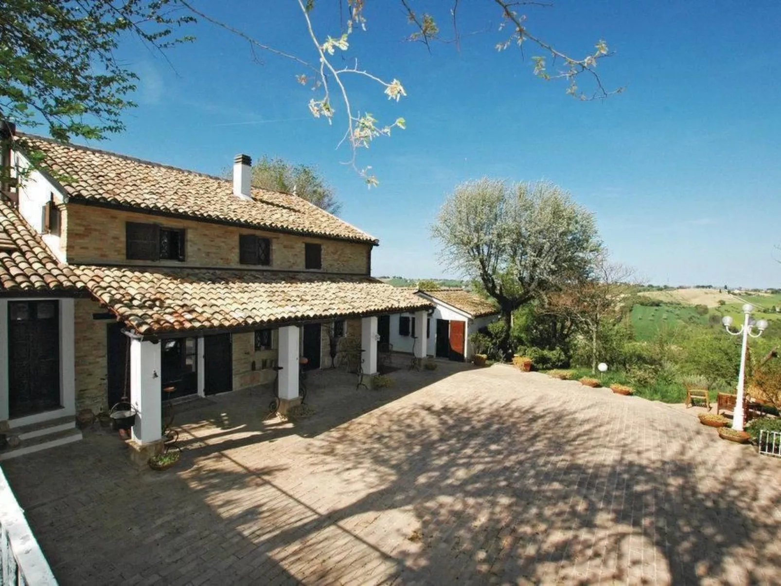 OWL Apartment - Pool - Ansichten - Kunst