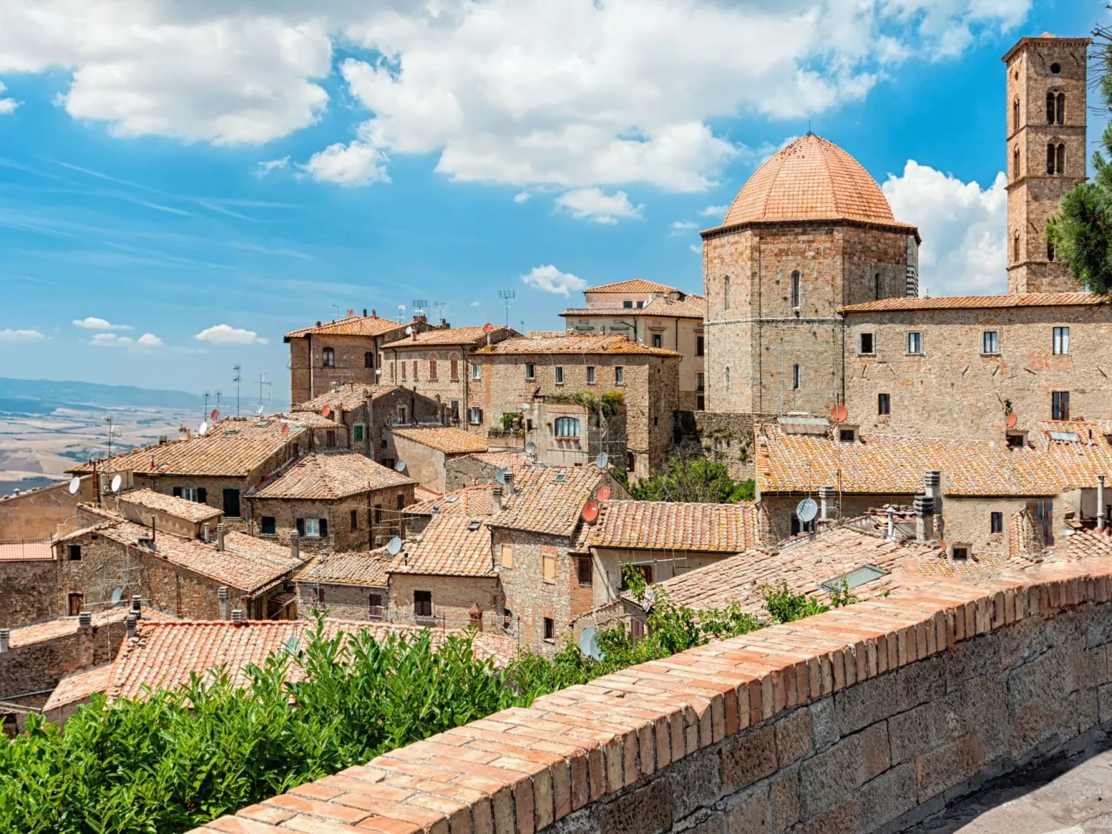 Meisterhaussiedlung mit Schwimmbad-Buiten