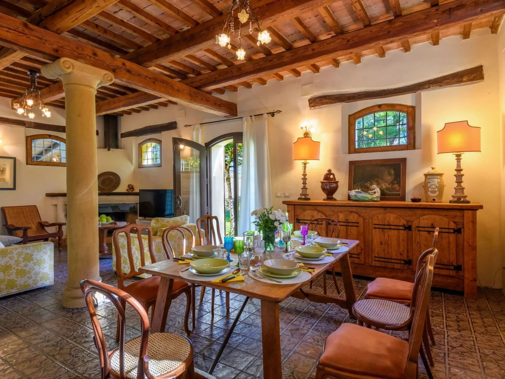 Licht unter den Buchen, Marche Urlaub, privater Pool-Binnen