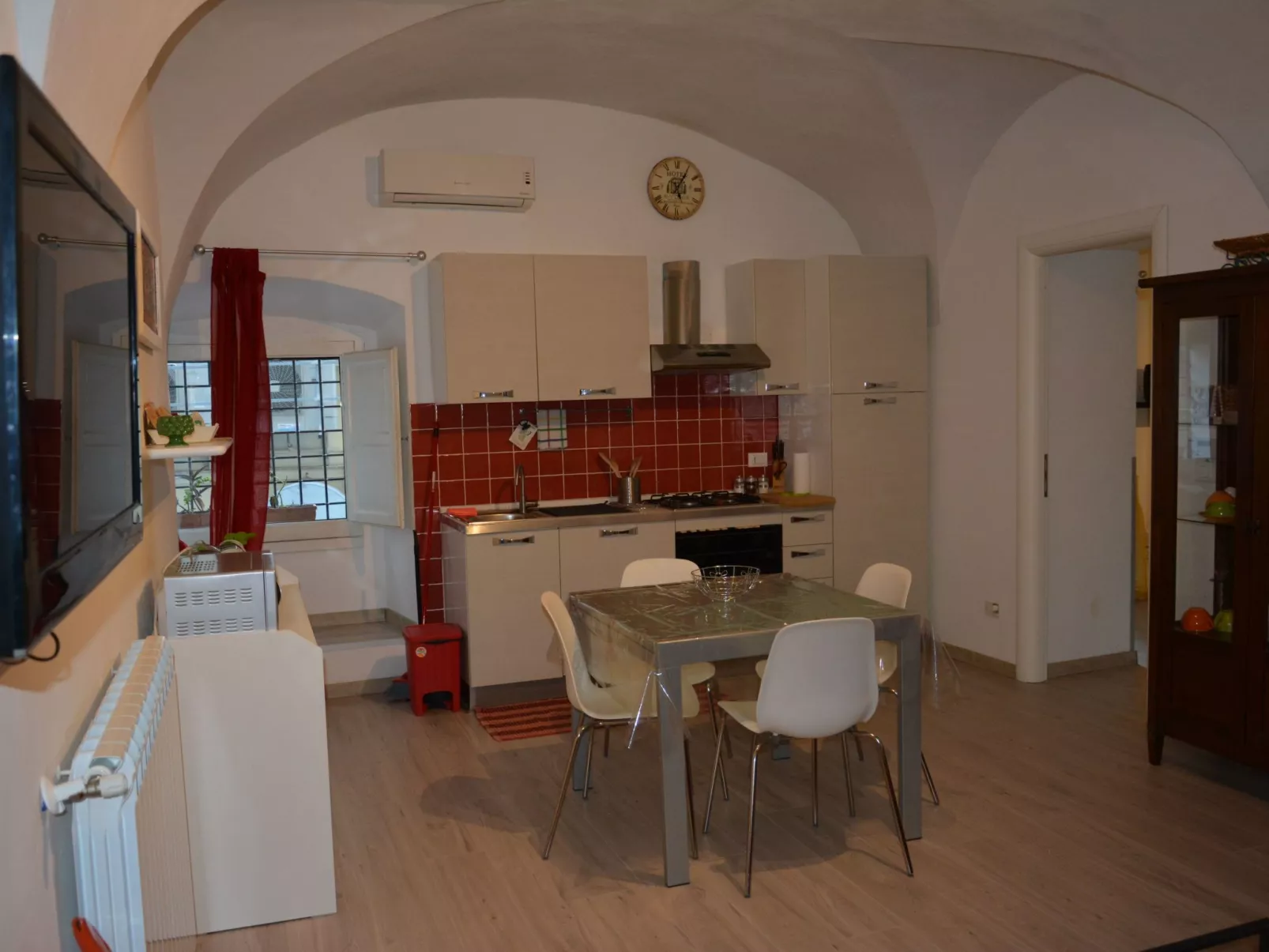 Mit Privatparkplatz-Binnen