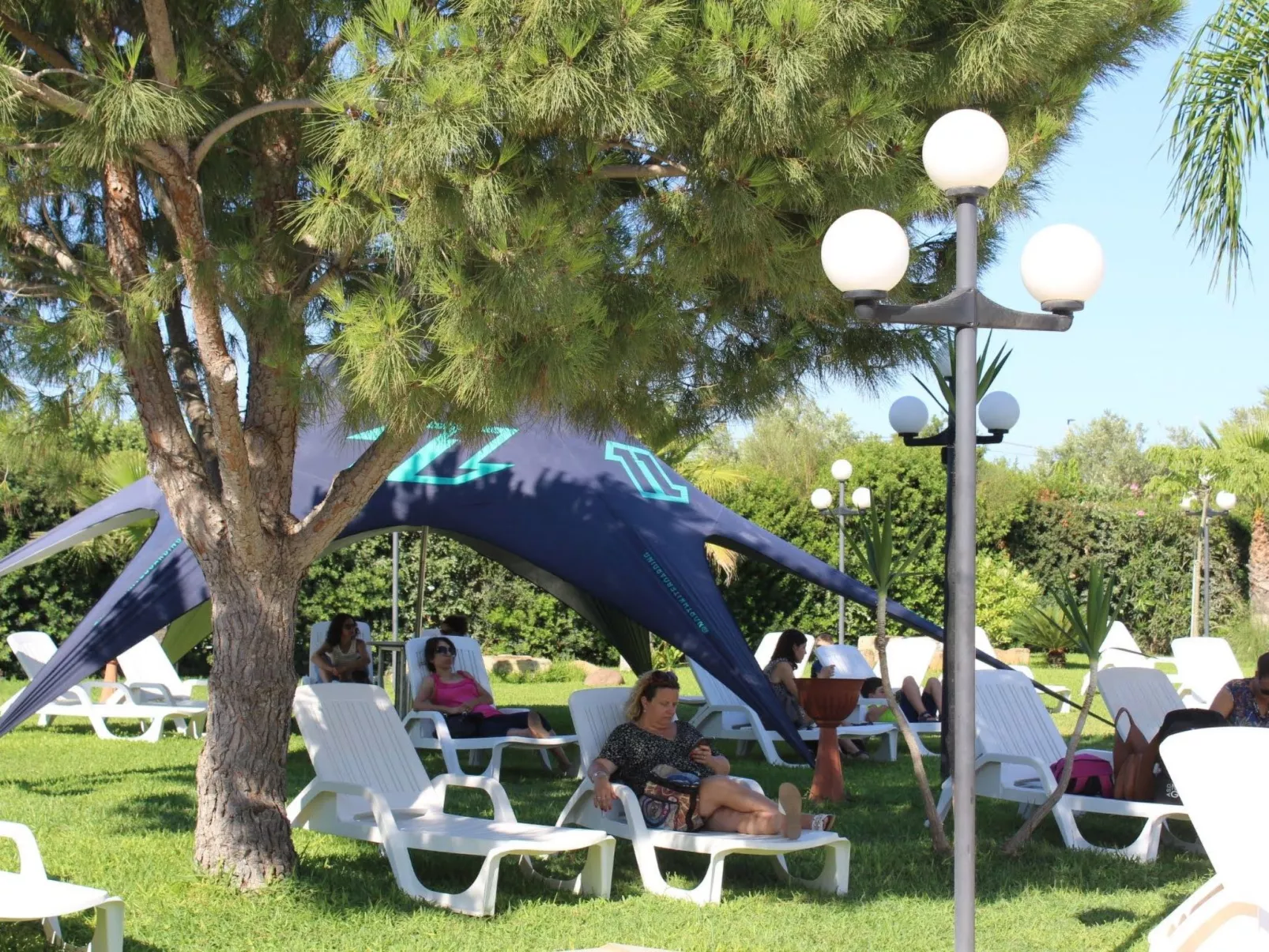 Angenehme Wohnung mit Terrasse, Schwimmbad-Image-tags.info