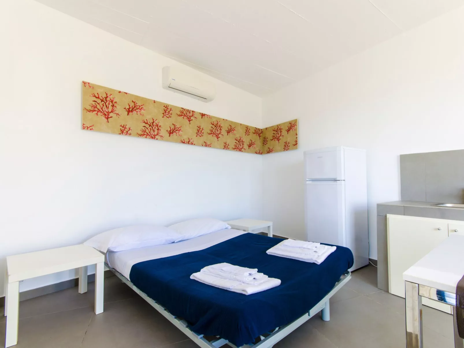 Wohnung mit Meerblick, Balkon und Pool-Image-tags.info