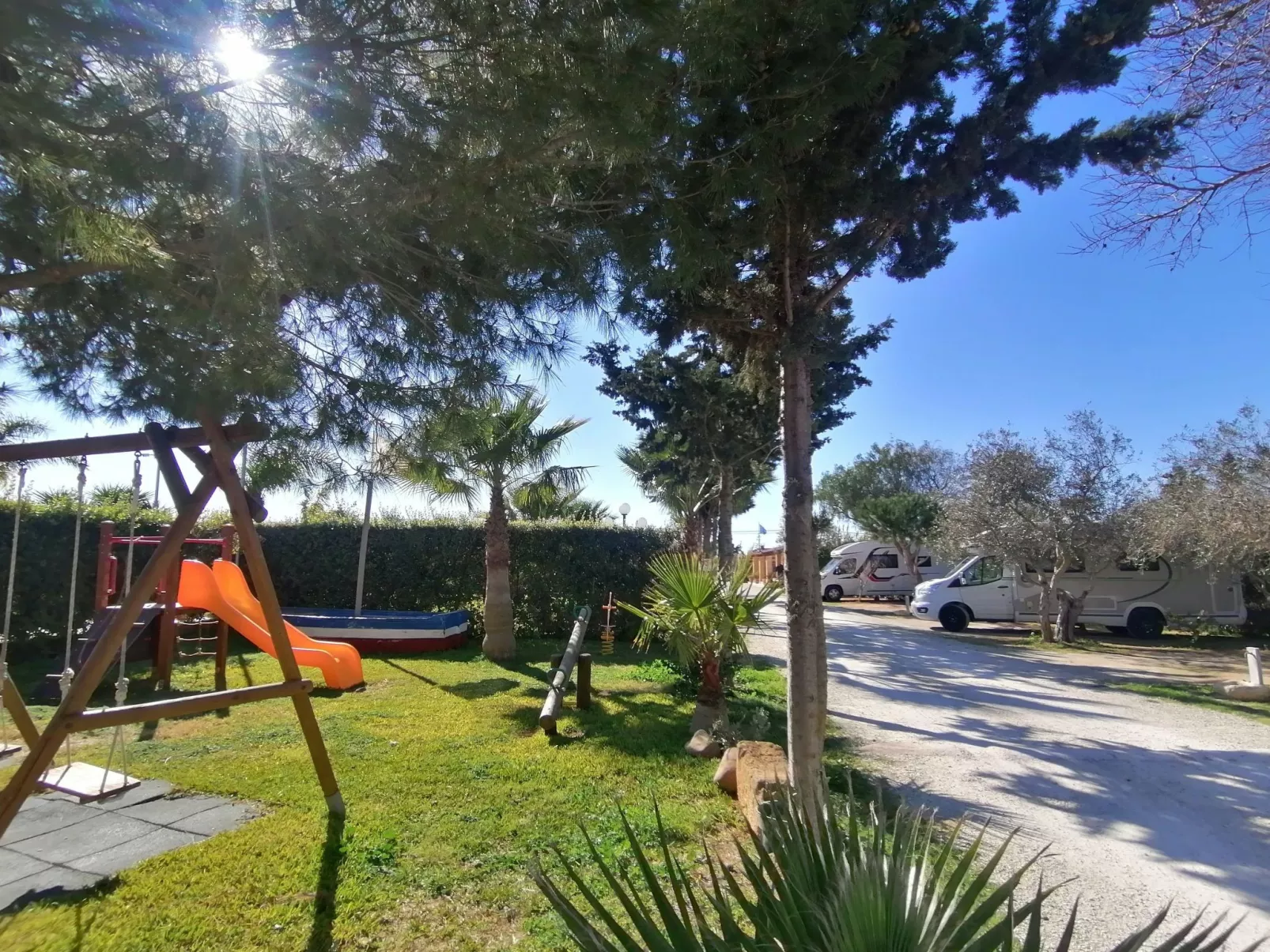 In Marsala mit Terrasse, gemeinschaftlichem Pool und Grill-Buiten