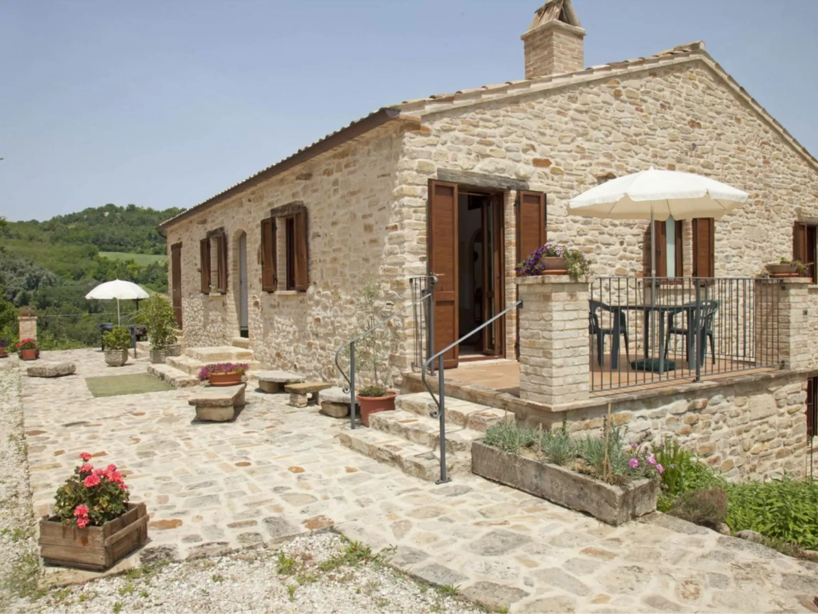 Villa mit privatem Pool und atemberaubender Aussicht-Buiten