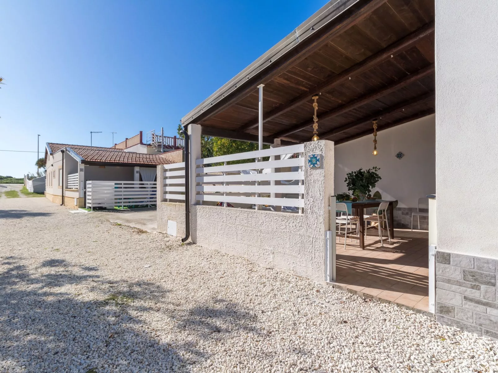 Edoné, Wohnung mit Blick auf einen Sandstrand