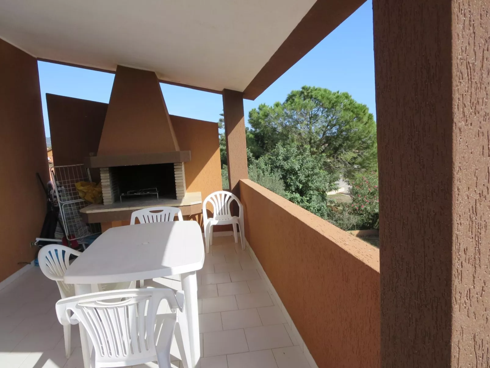 Gemütliche Zwei-Zimmer-Ferienwohnung Susy-Buiten