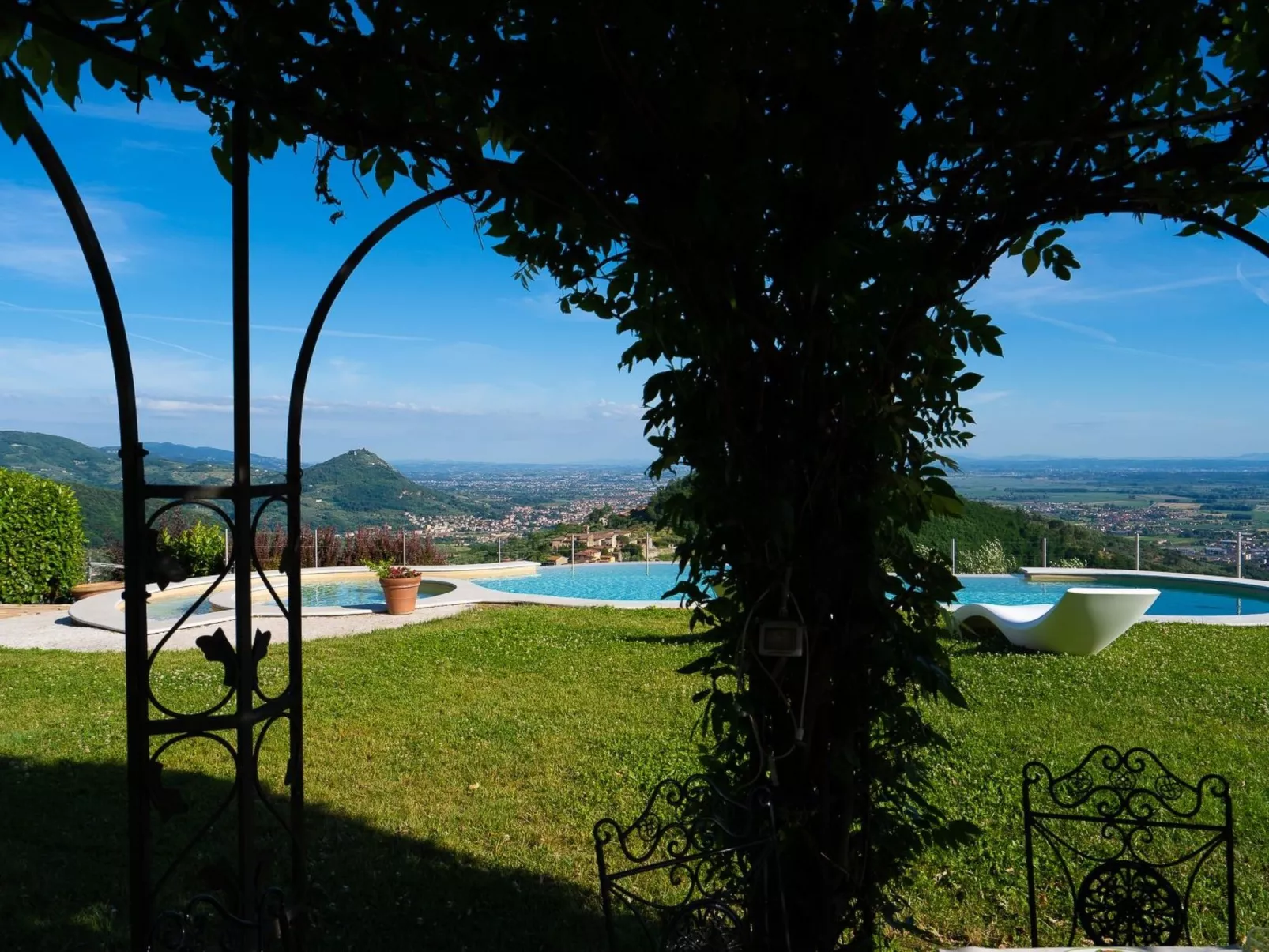 Für 10 Personen in Montecatini Tere, Toskana (Provinz Pistoia)-Buiten