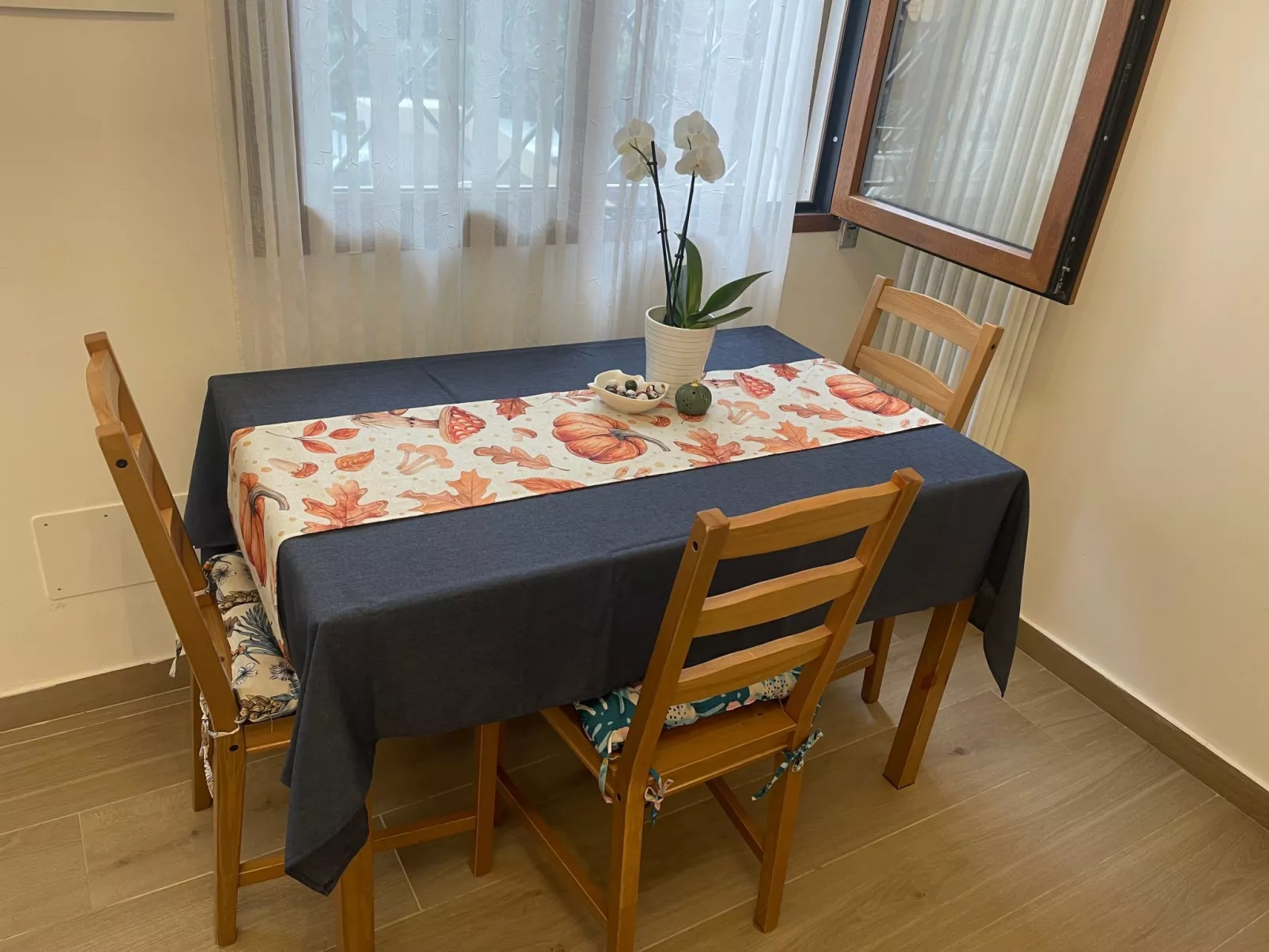 Flacher Strand und Zentrum, Privatparkplatz-Binnen