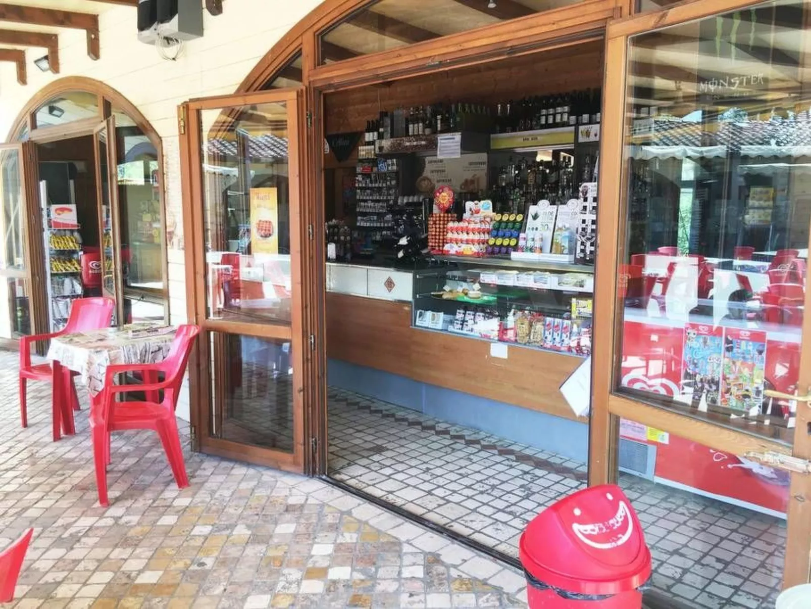 In Viareggio mit Gemeinschaftspool-Buiten