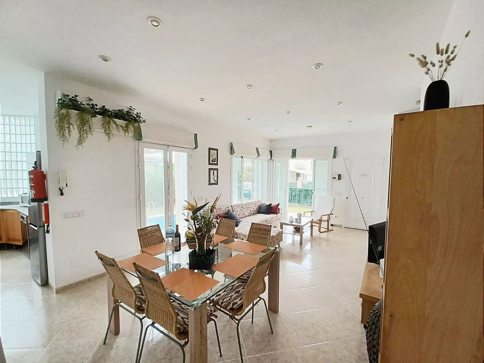 Villa "Estel" mit eigenem Schwimmbad-Image-tags.info