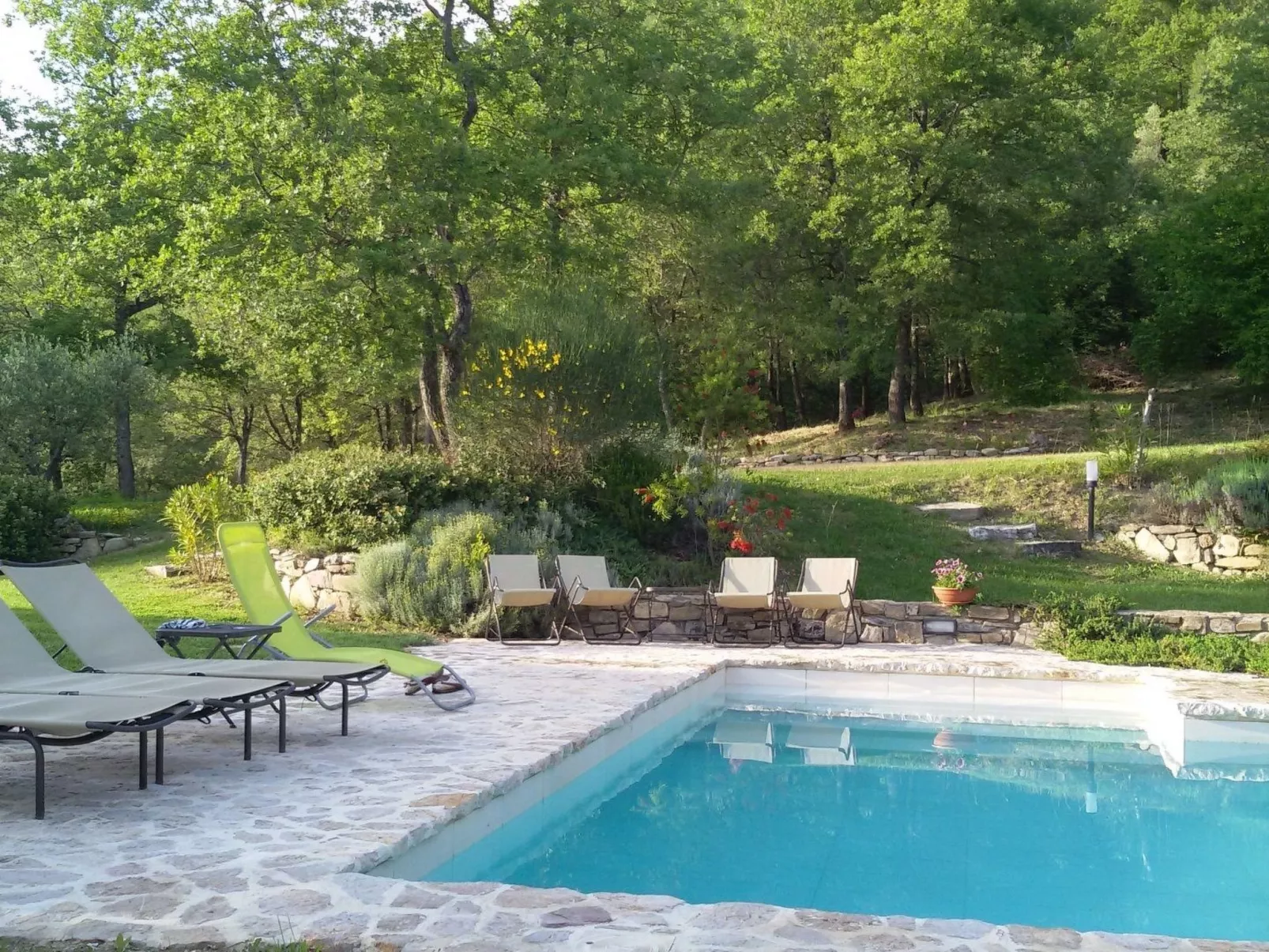 Privates Poolhaus im grünen Herzen von Umbrien-Buiten